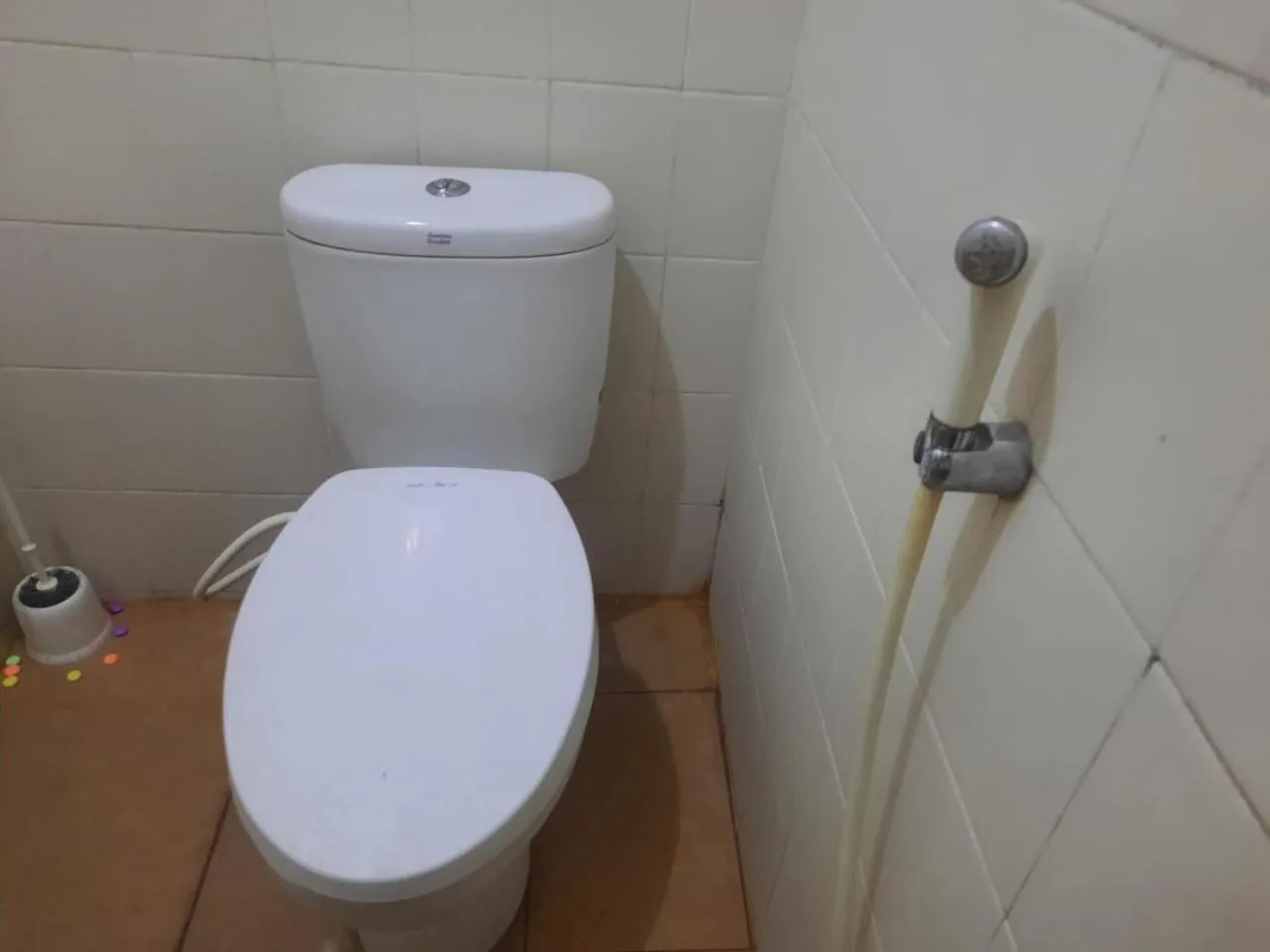 Bathroom in OYO Life 93160 Kost Jenny Karawang