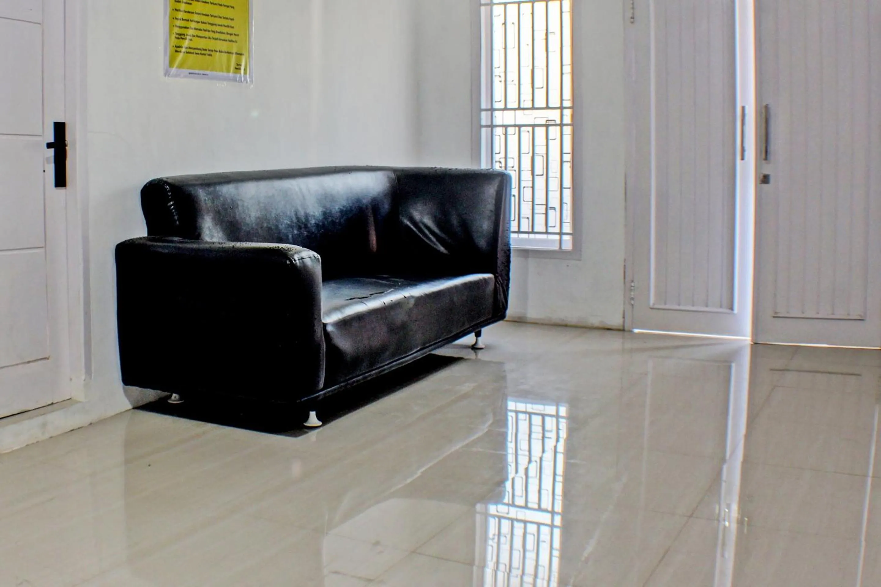 Lobby or reception in OYO Life 93138 Anugrah Kost Syariah