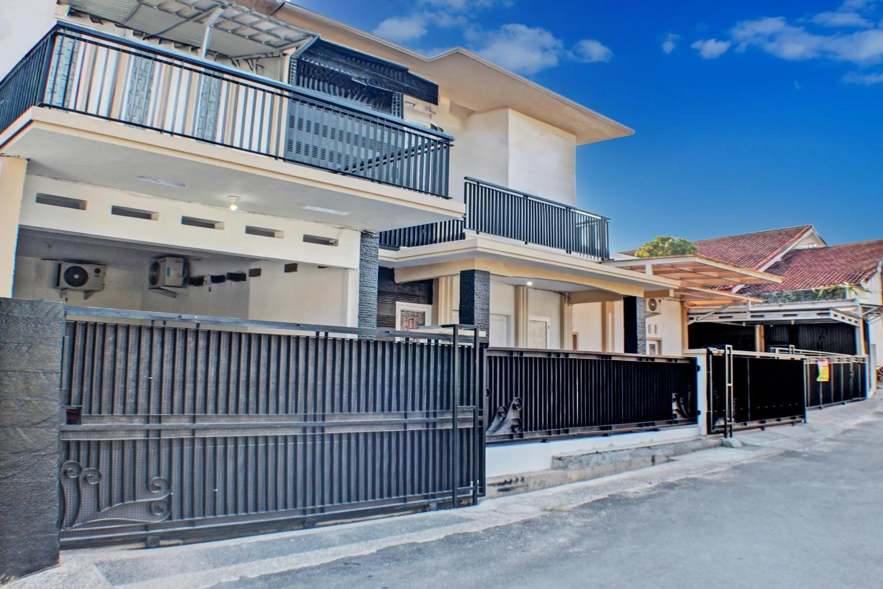 Facade/entrance in OYO Life 93138 Anugrah Kost Syariah