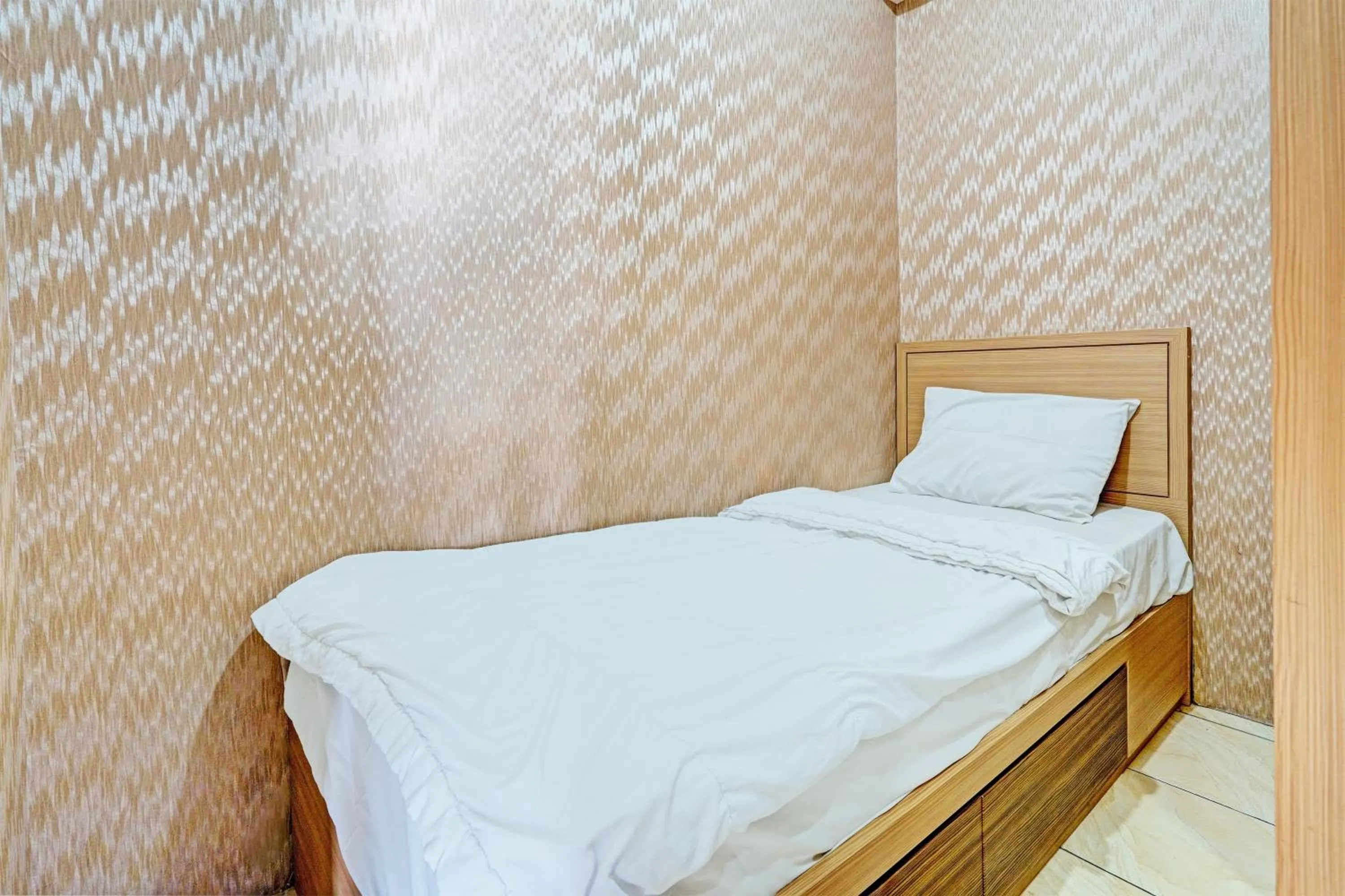 Bedroom, Bed in OYO Life 93170 Apartement Gateway Cicadas By Mr Pro