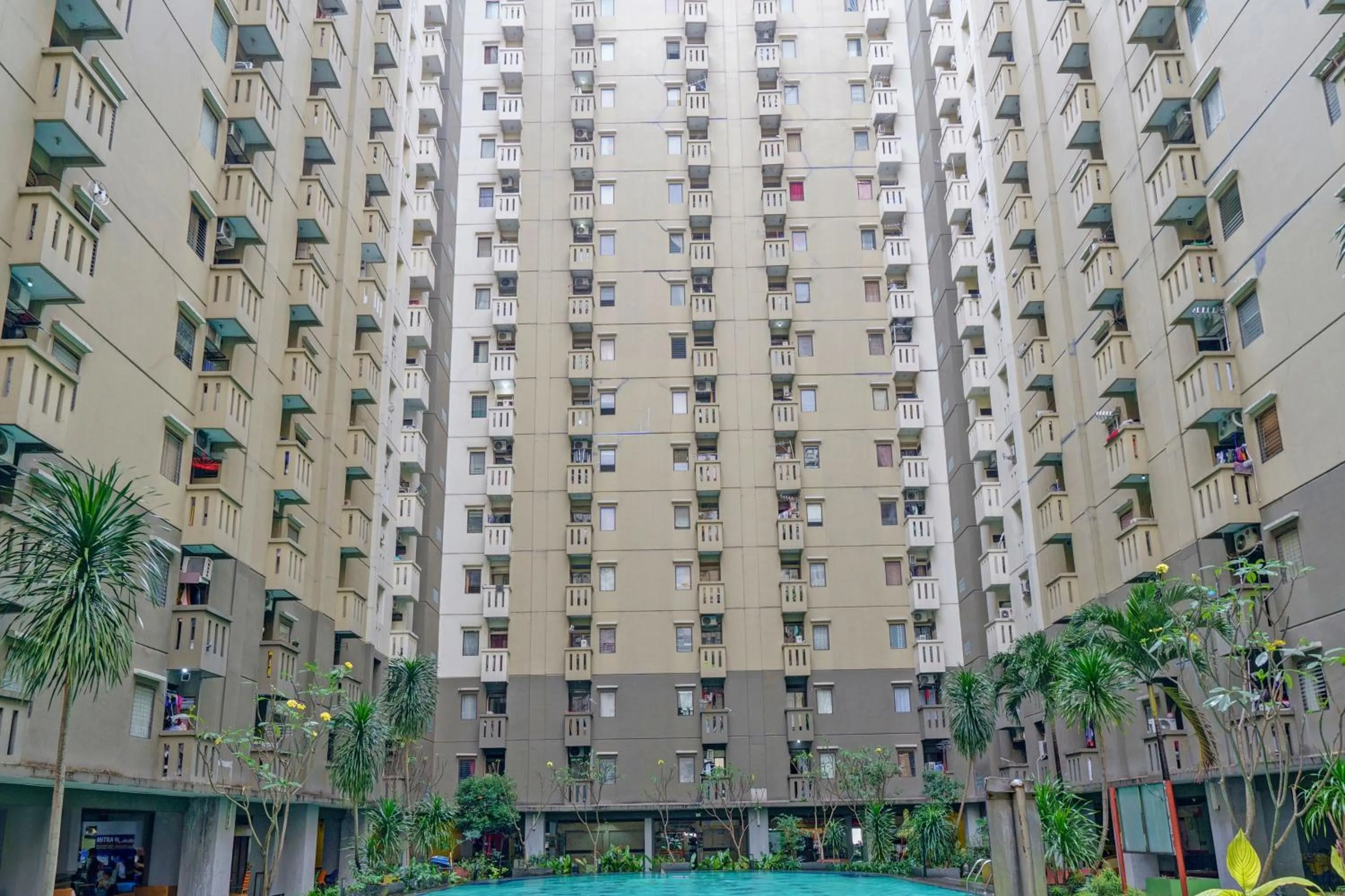 Facade/entrance in OYO Life 93170 Apartement Gateway Cicadas By Mr Pro