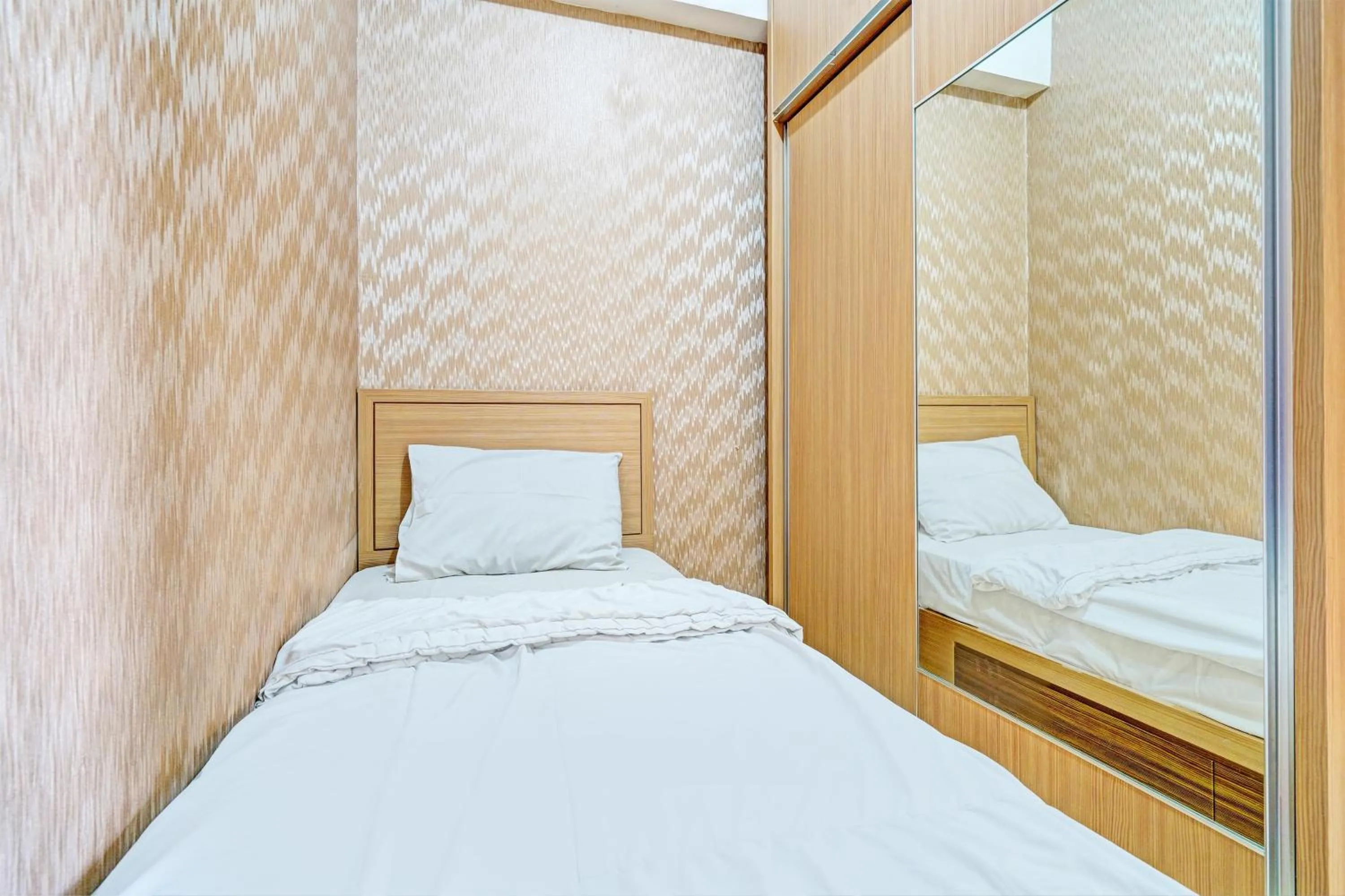 Bedroom, Bed in OYO Life 93170 Apartement Gateway Cicadas By Mr Pro