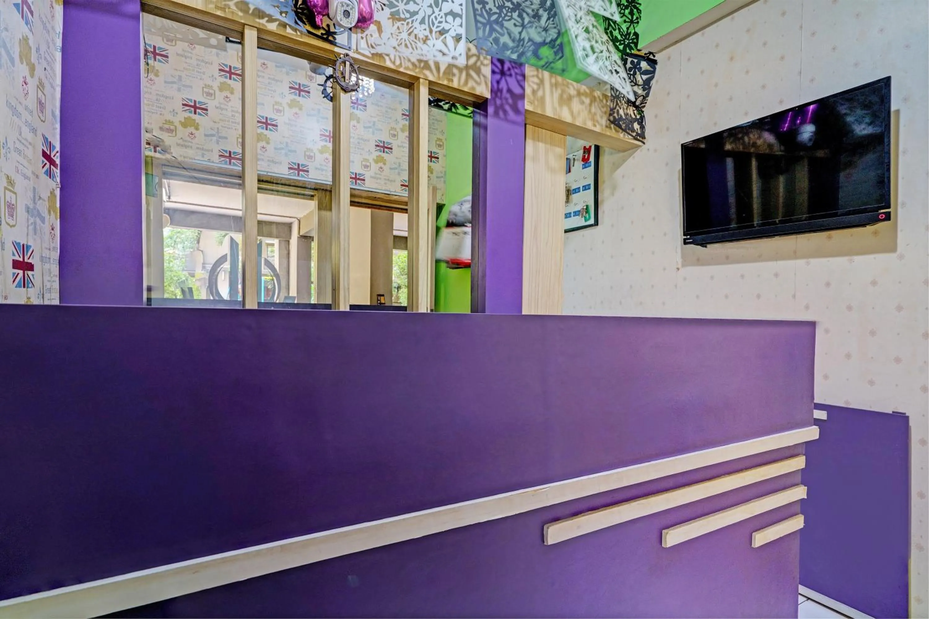 Lobby or reception in OYO Life 93120 Apartement Gateway Cicadas By Sarana Cipta Mahakarya