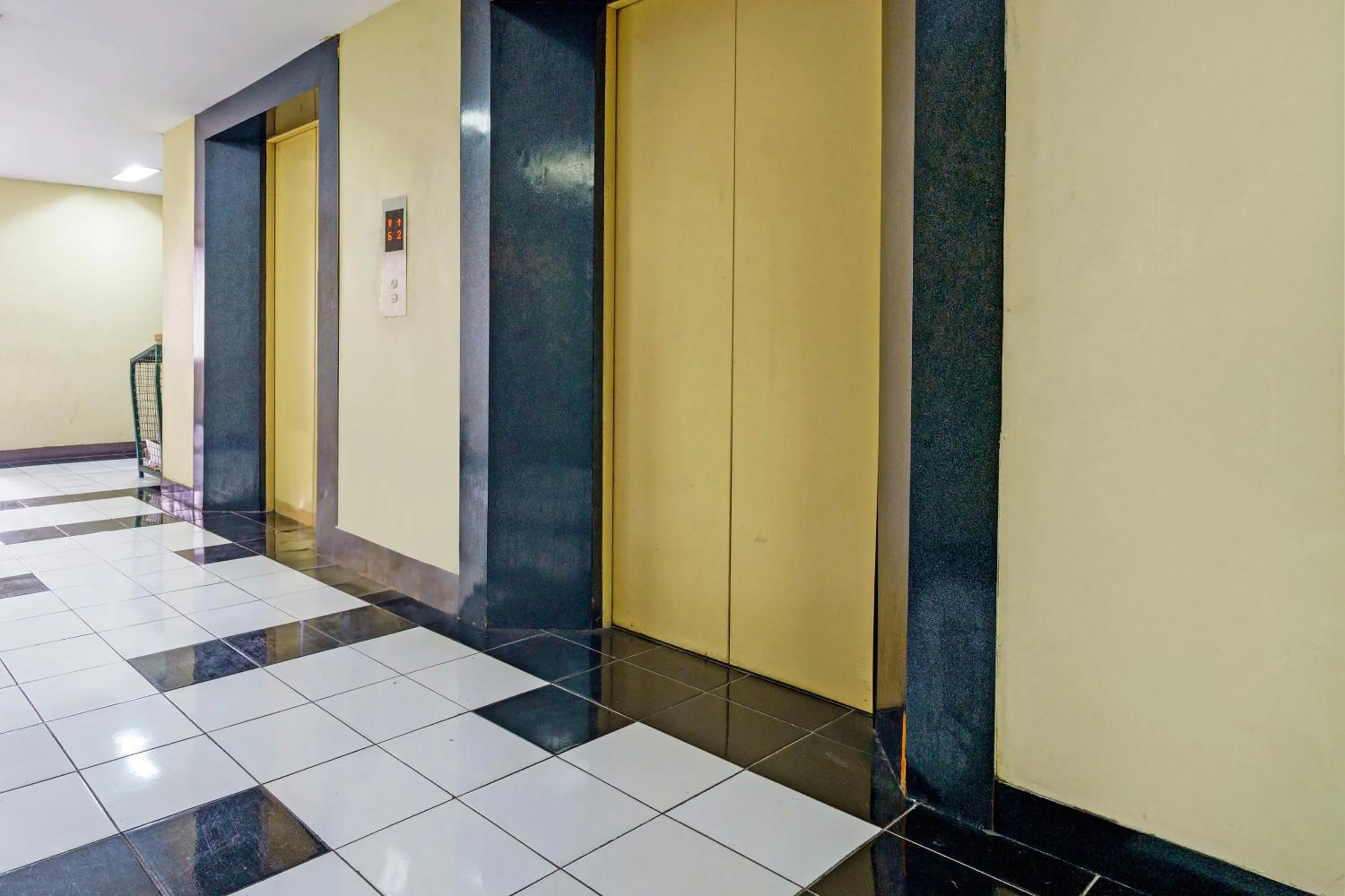 Lobby or reception in OYO Life 93120 Apartement Gateway Cicadas By Sarana Cipta Mahakarya