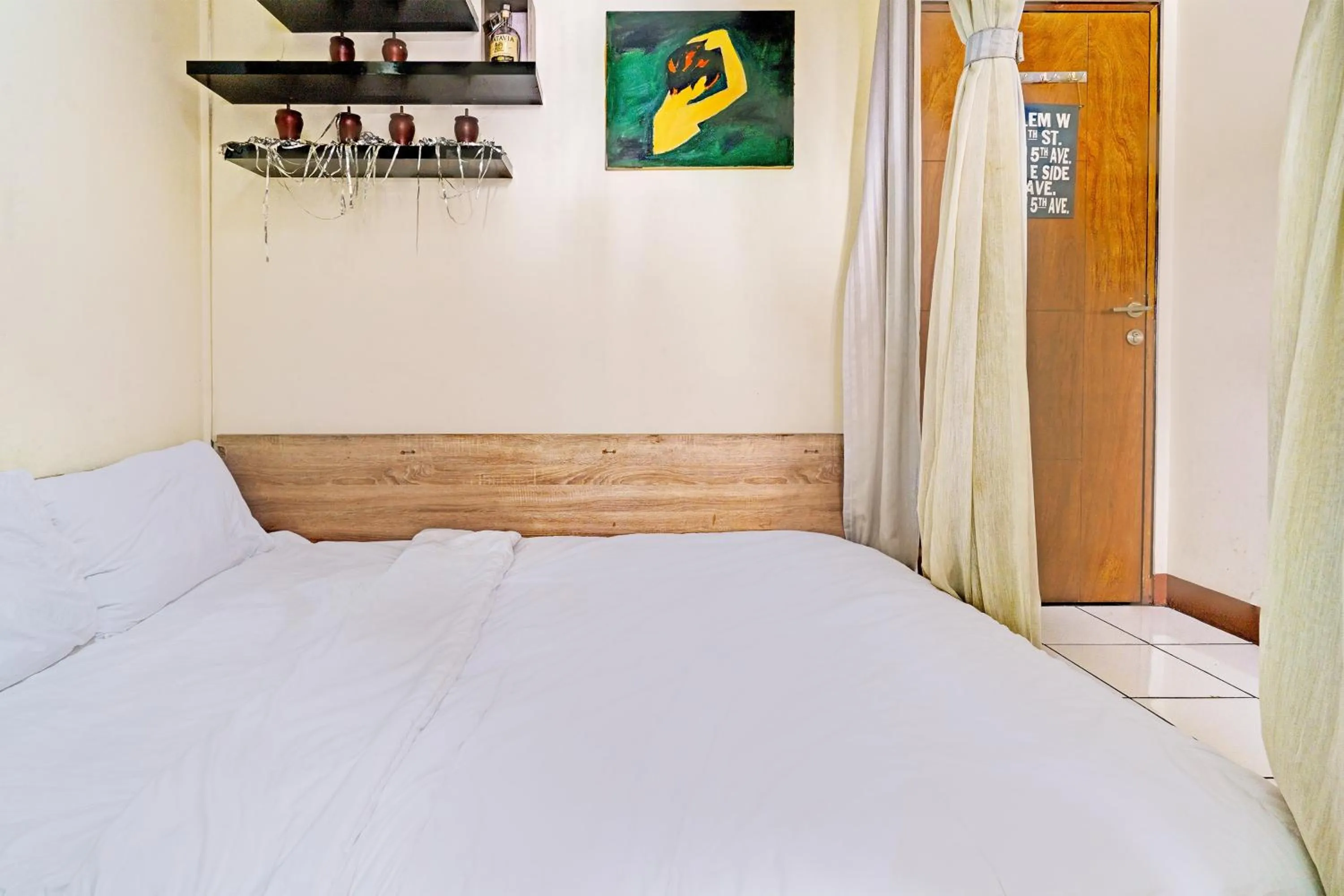 Bedroom, Bed in OYO Life 93120 Apartement Gateway Cicadas By Sarana Cipta Mahakarya