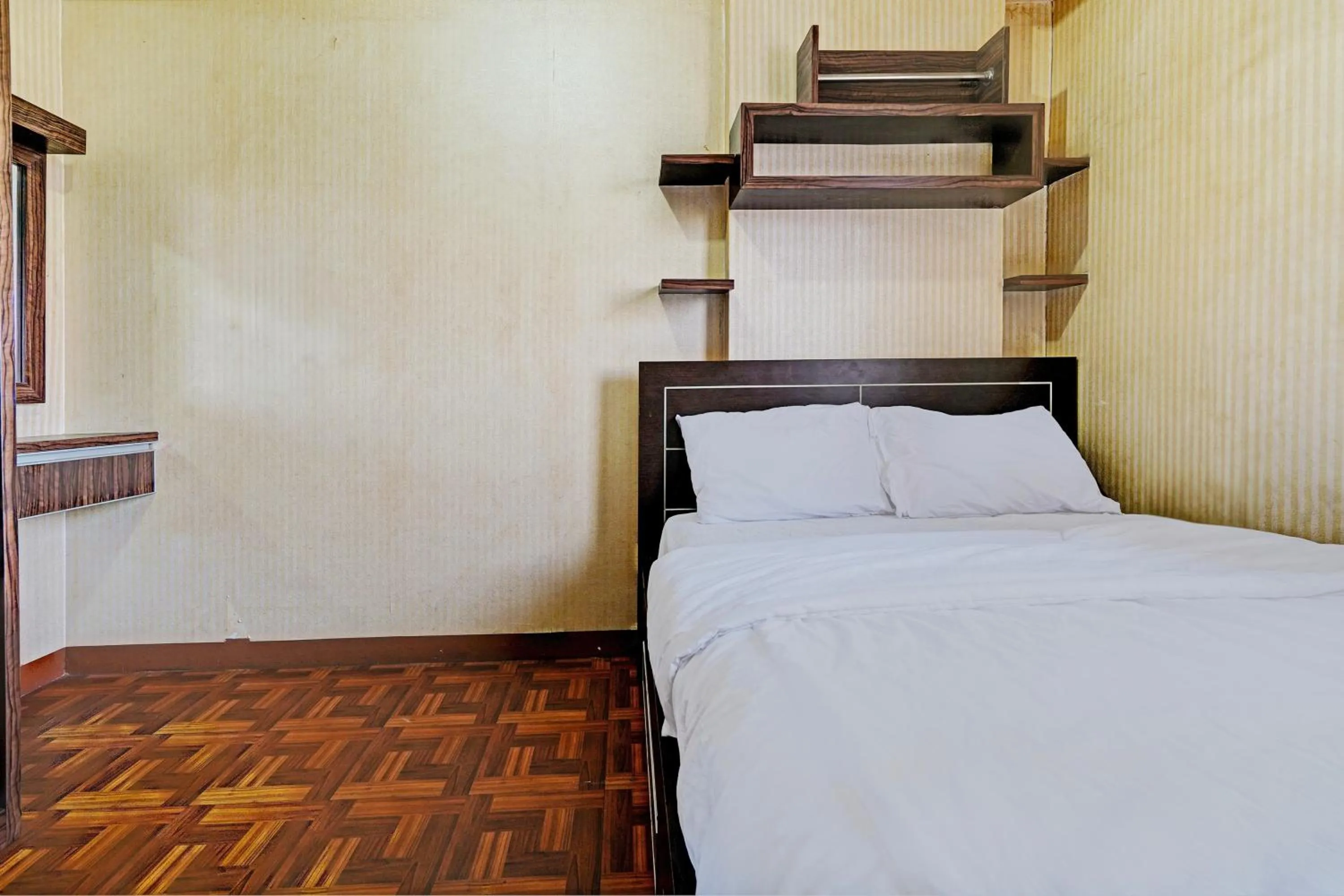 Bedroom, Bed in OYO Life 93103 Apartement Gateway Cicadas By Fikri Room