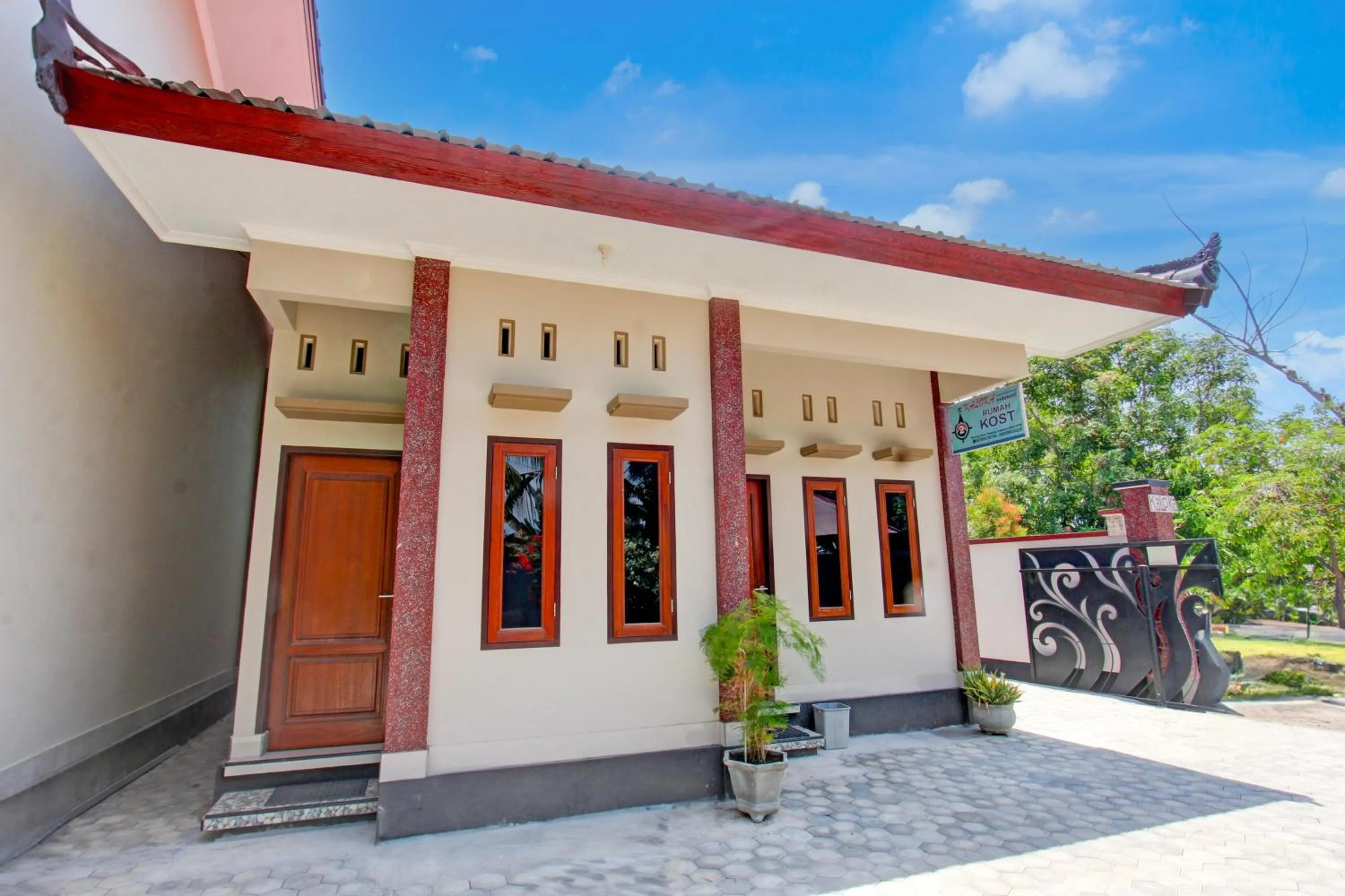 Facade/entrance in OYO Life 93157 Kos Kaloka