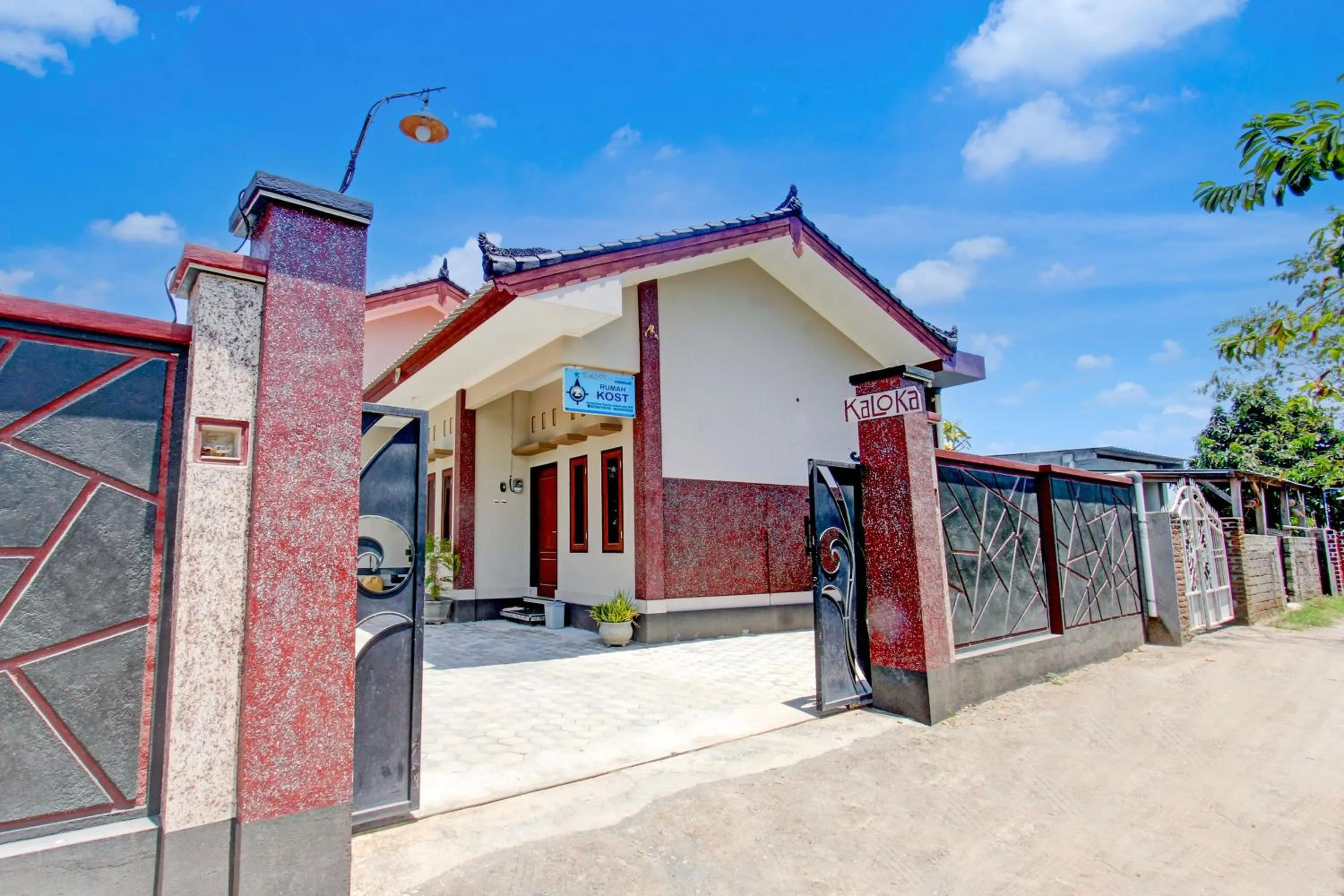 Facade/entrance in OYO Life 93157 Kos Kaloka