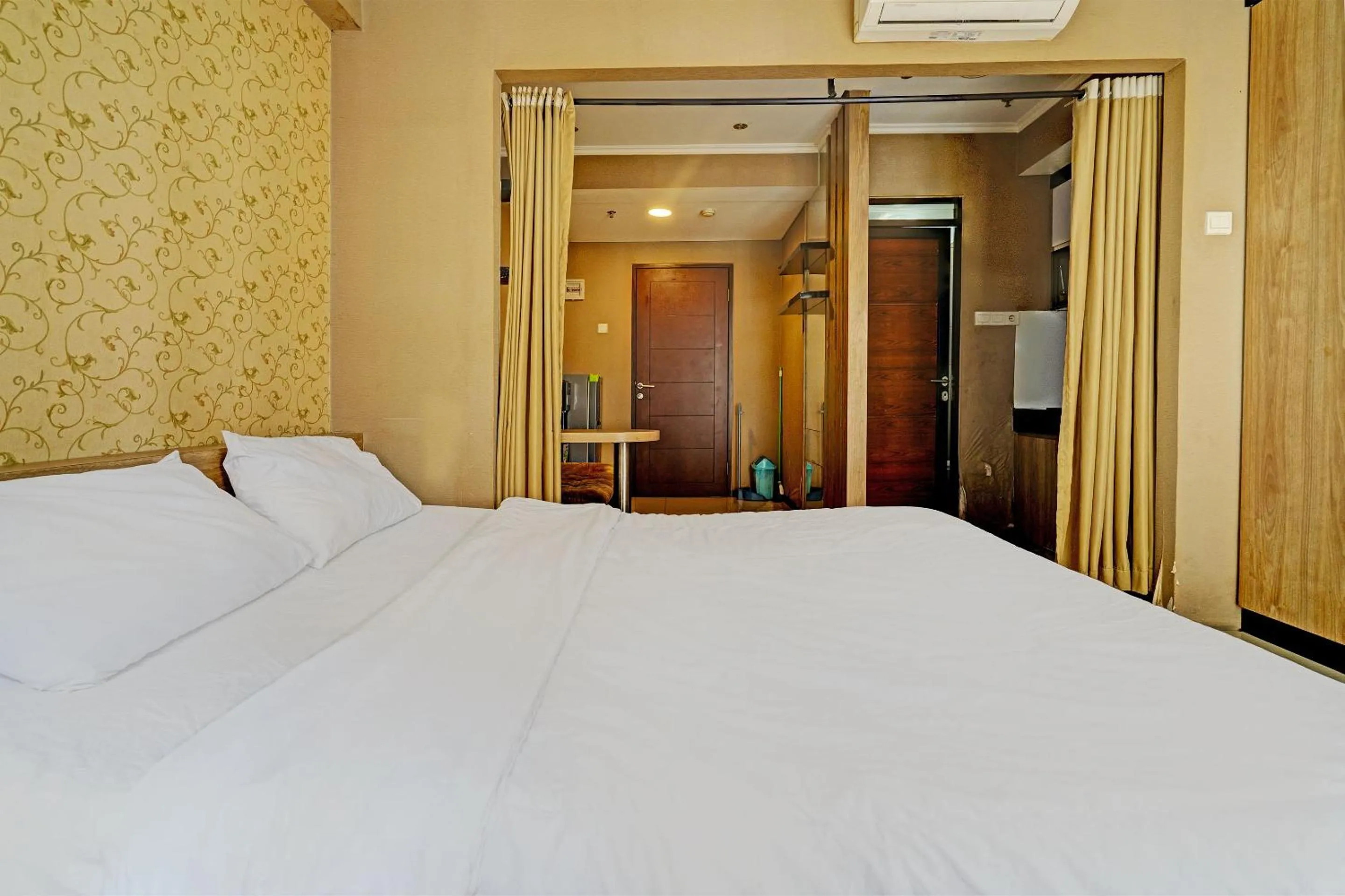 Bedroom, Bed in OYO Life 93065 Apartemen Gateway Pasteur By Glory Rent