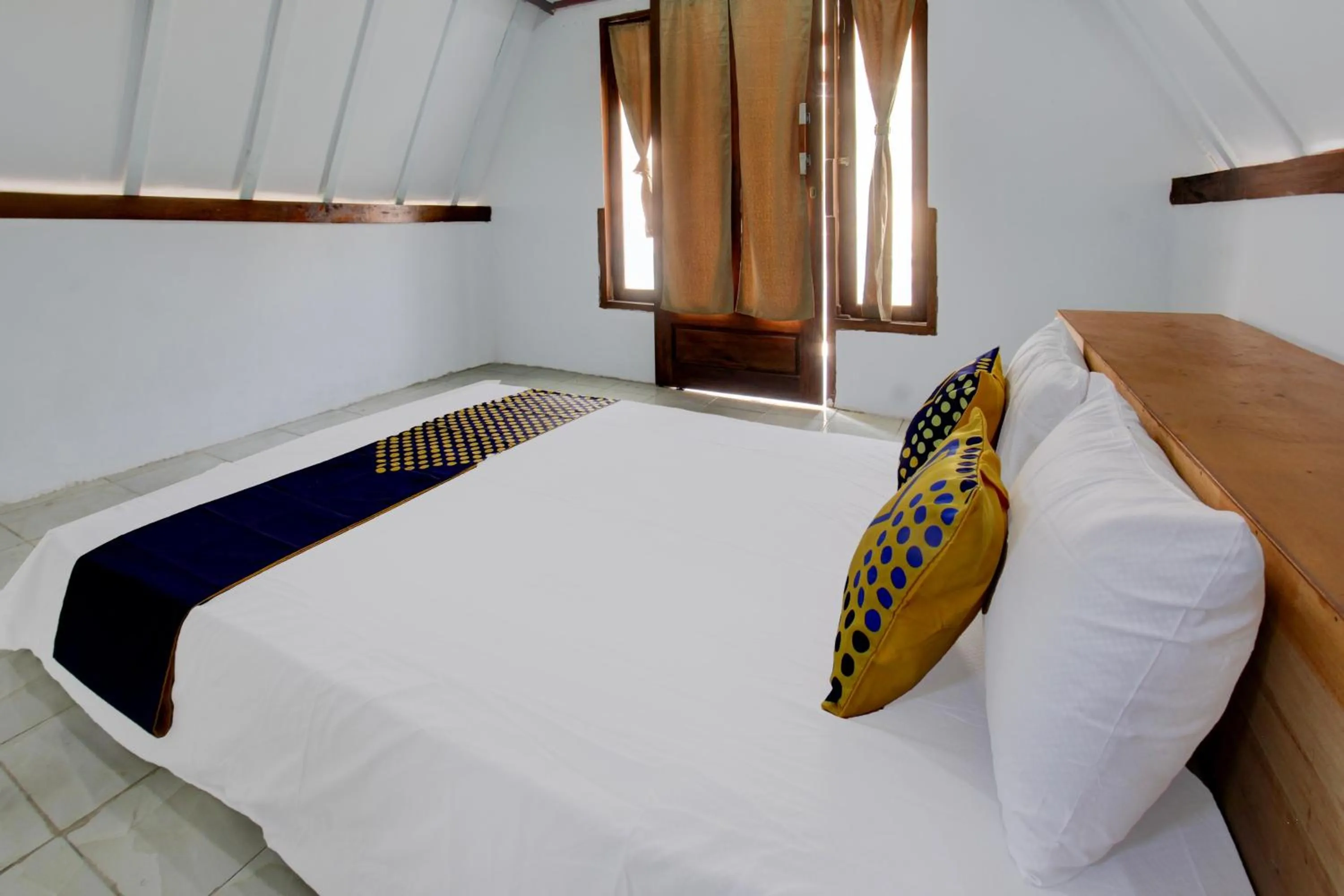 Bedroom, Bed in OYO Life 93154 White Kos Jenggala