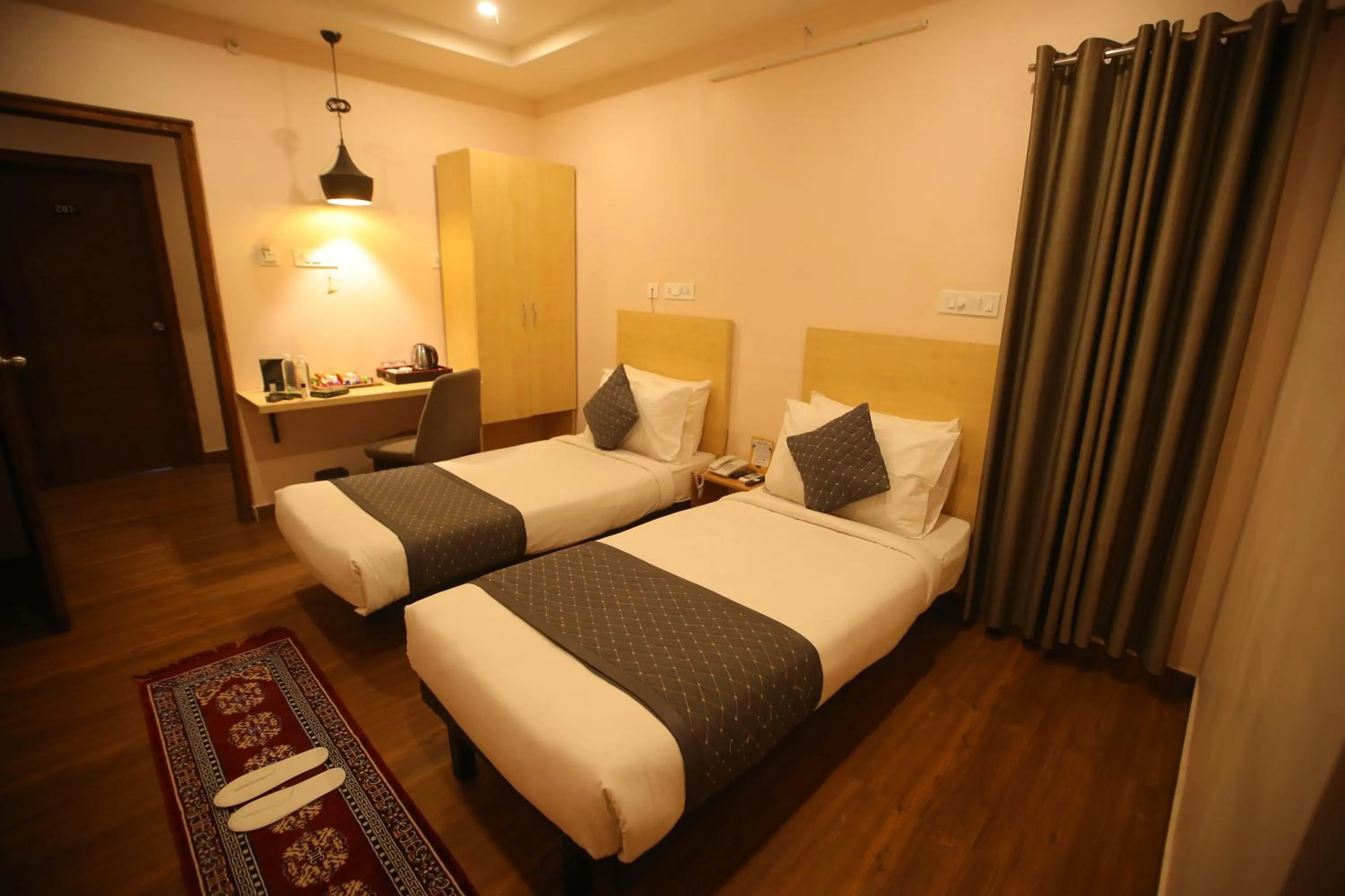 Bed in De Crown Luxury Hotel