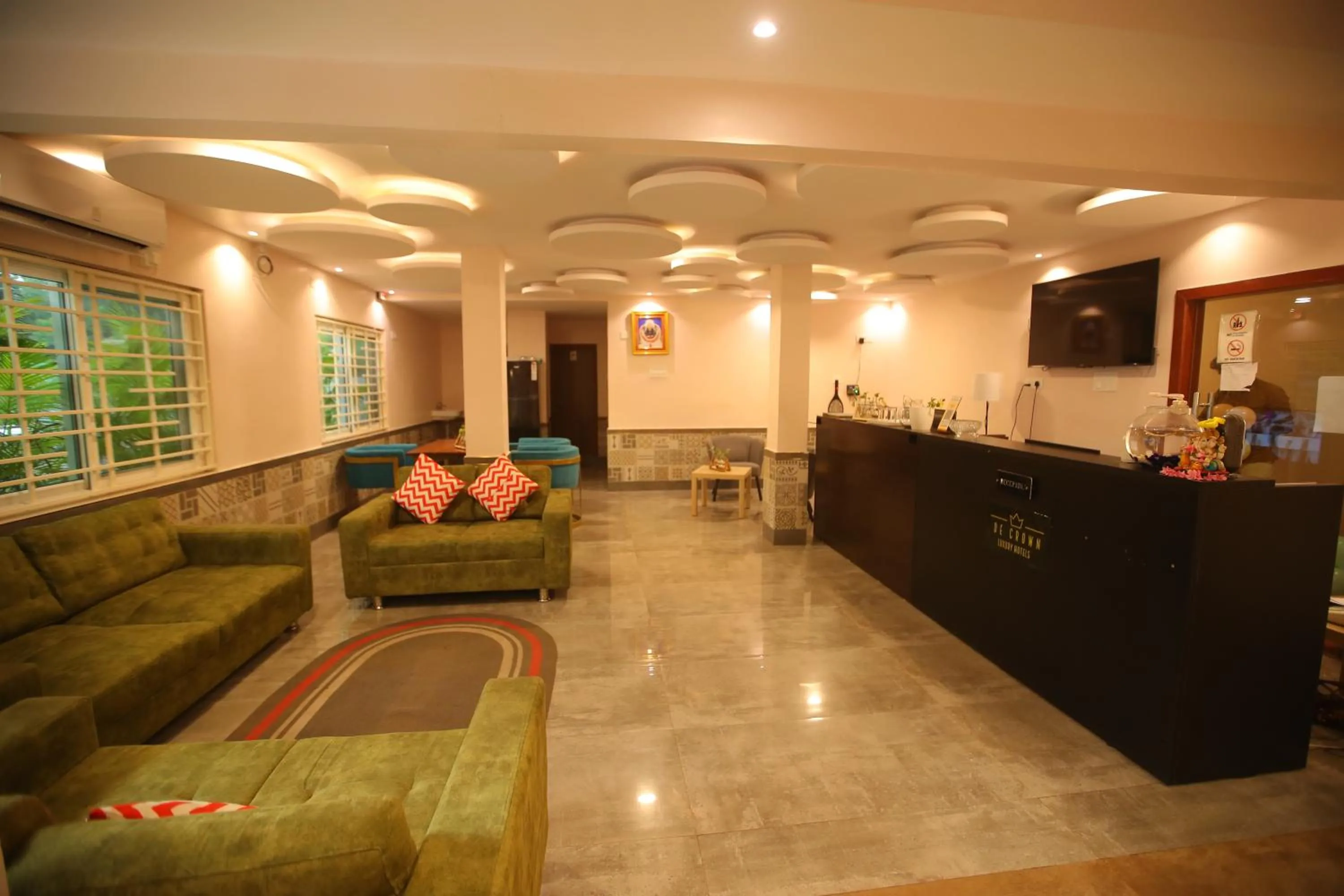 De Crown Luxury Hotel