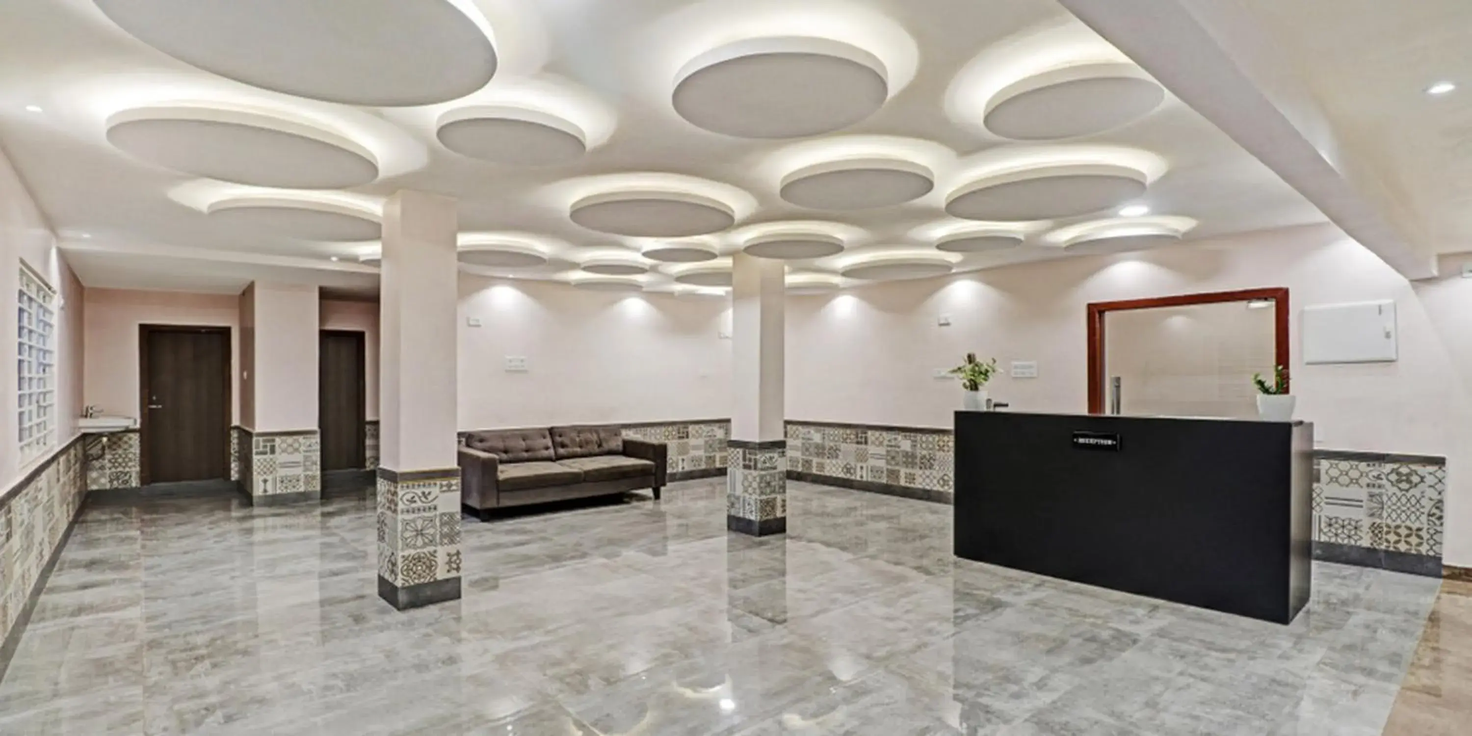 Lobby or reception in De Crown Luxury Hotel Lobby or reception in De Crown Luxury Hotel