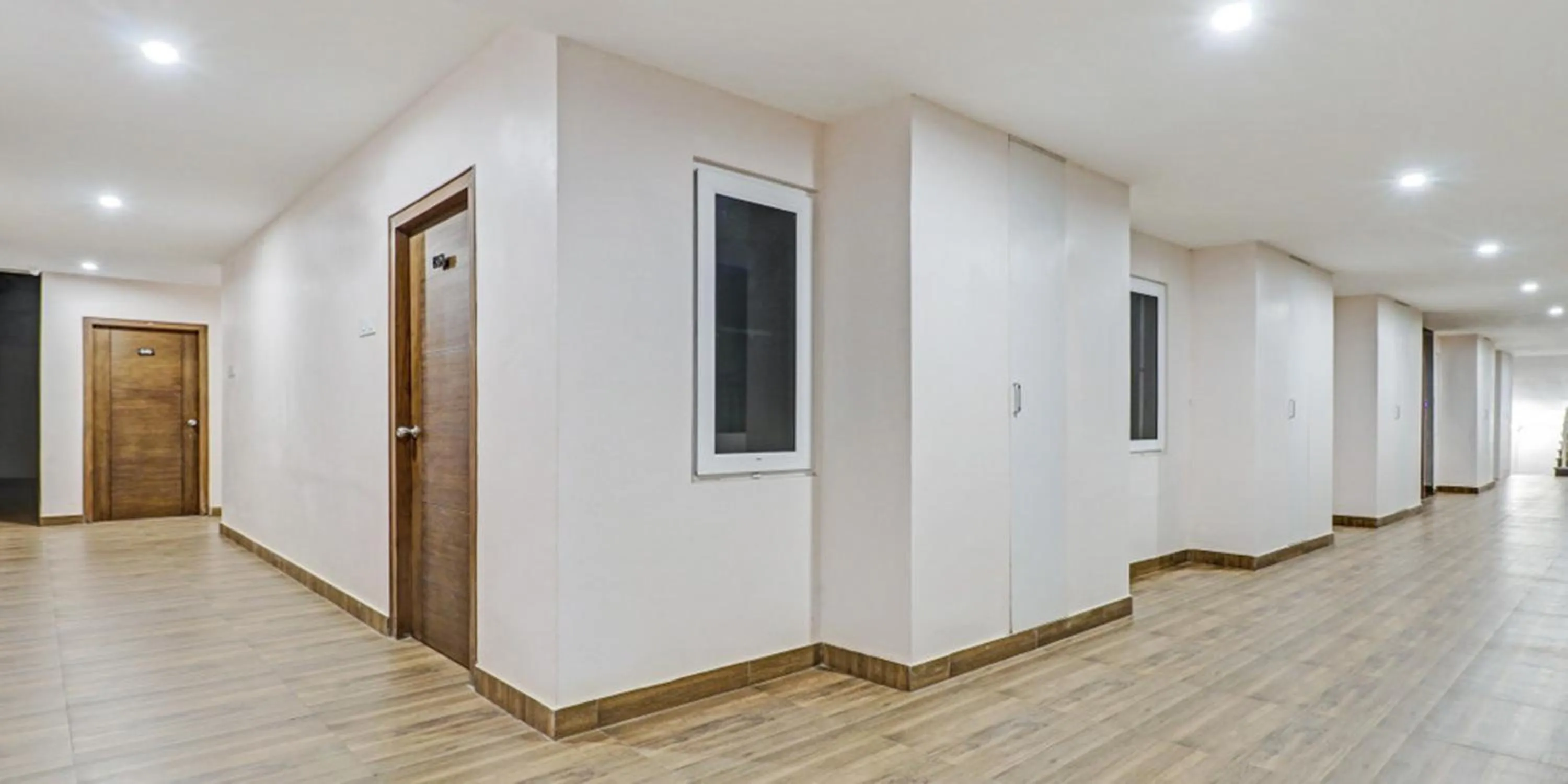 Lobby or reception in De Crown Luxury Hotel