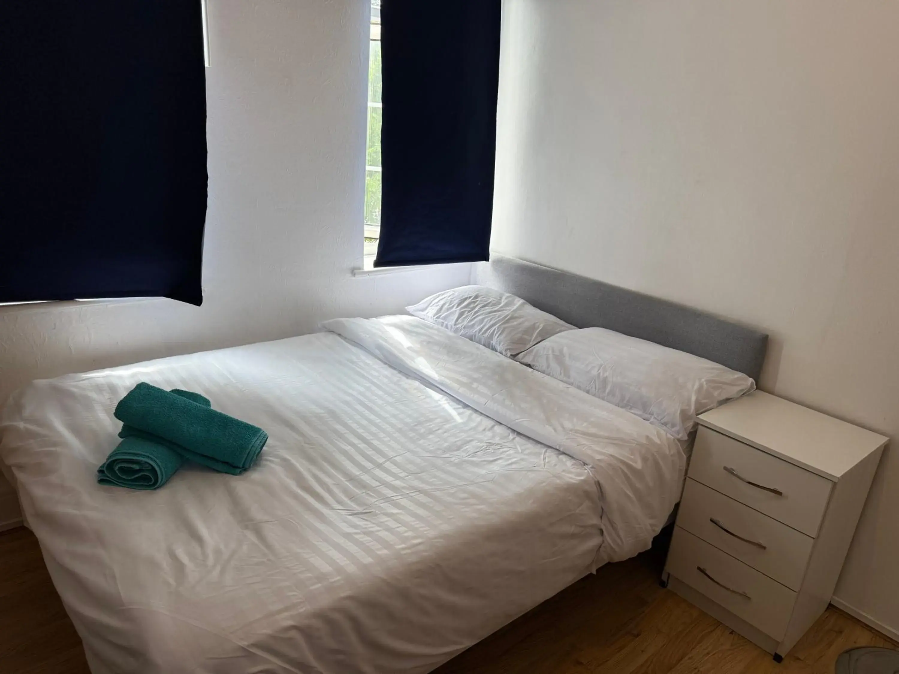 Standard Double Room with Shared Bathroom in Rahal Hotel Hackney London Standard Double Room with Shared Bathroom in Rahal Hotel Hackney London