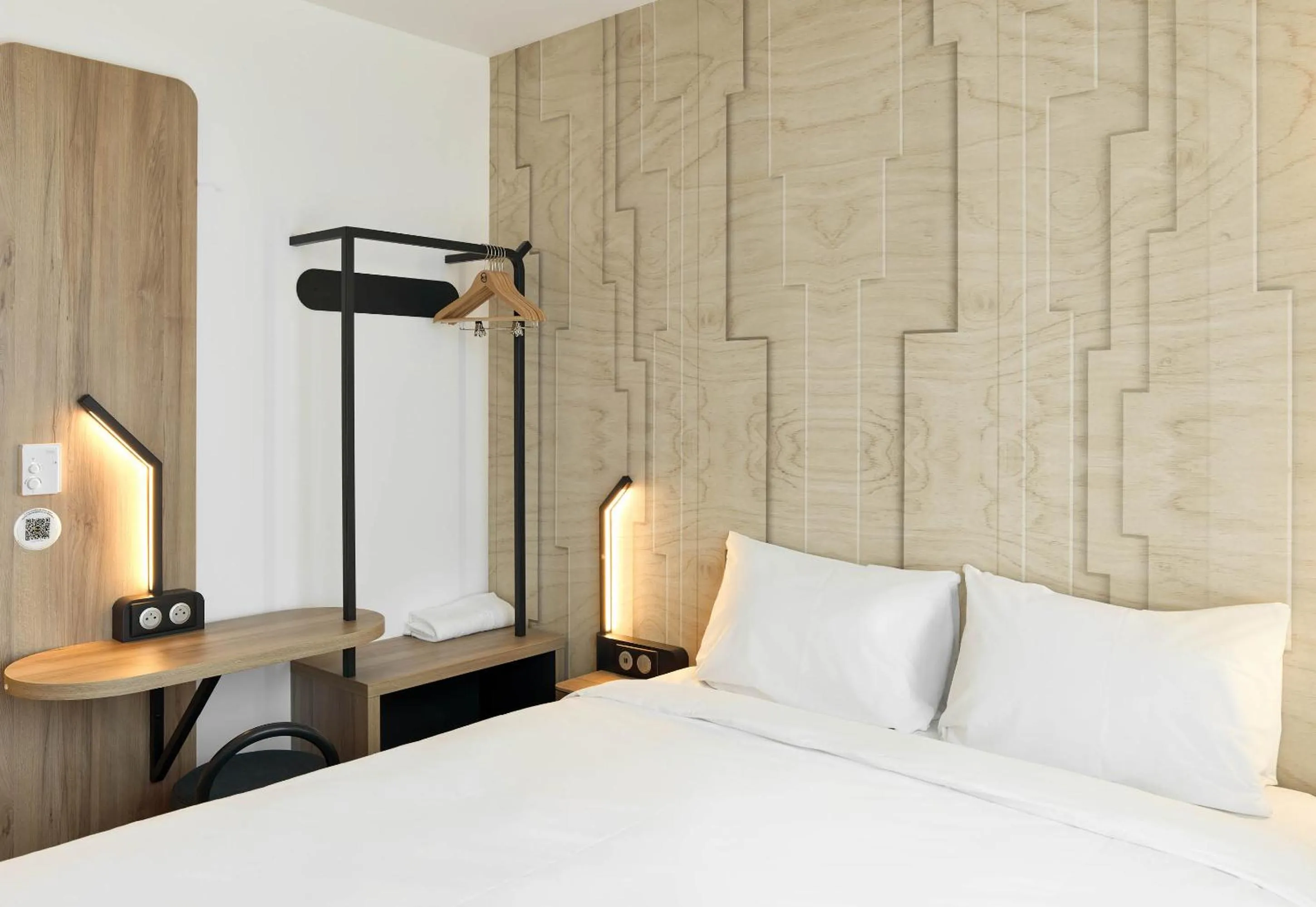 Bedroom, Bed in B&B HOTEL Cergy Saint-Christophe Gare