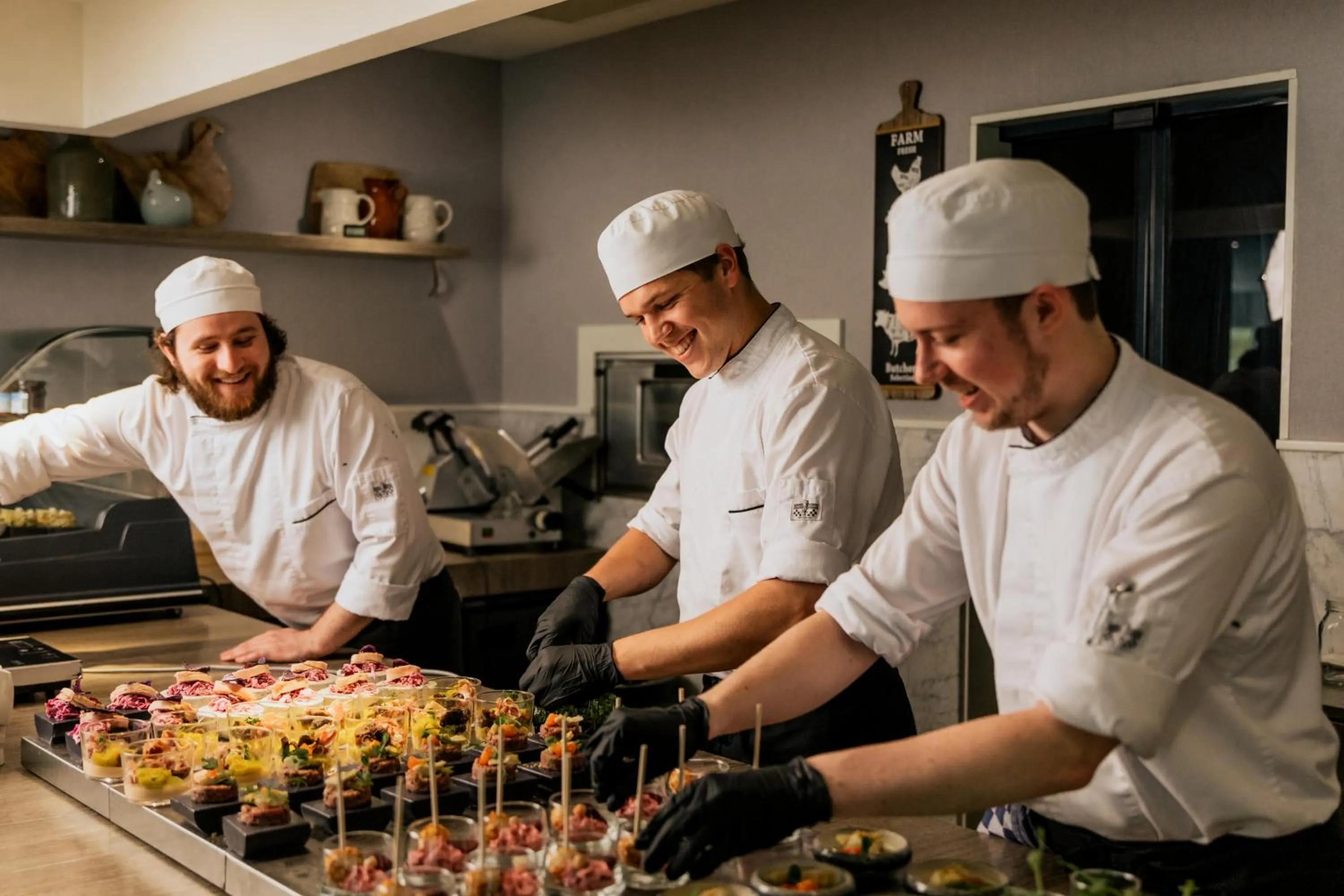 Restaurant/places to eat in Grand Hotel Opduin