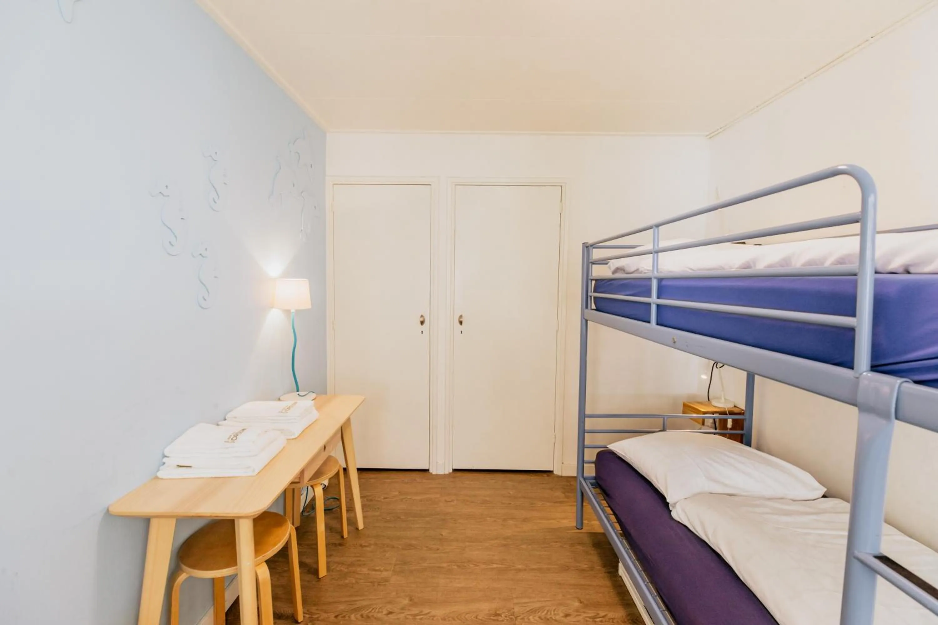 bunk bed, Bed in Grand Hotel Opduin