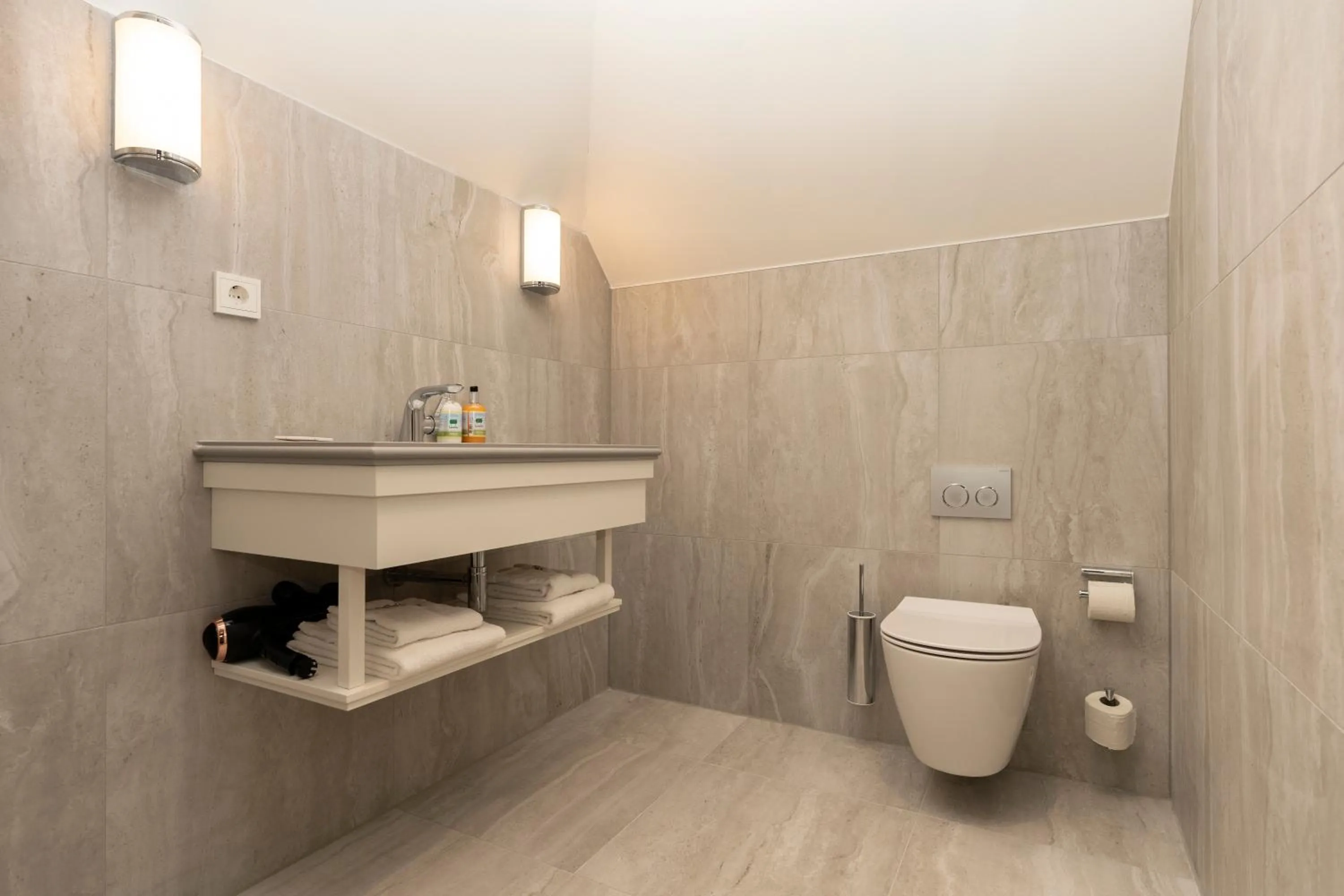 Bathroom in Grand Hotel Opduin