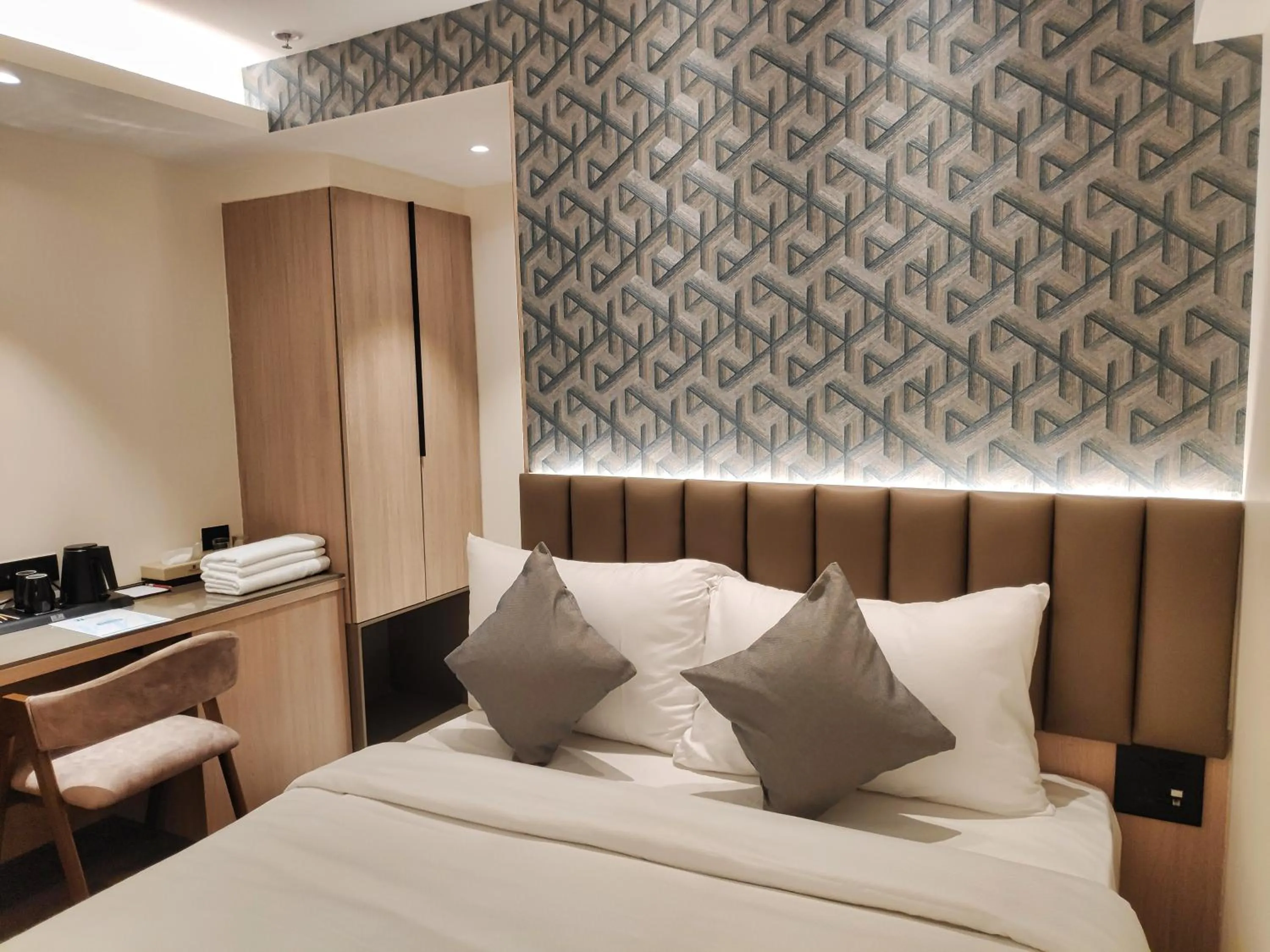 Bedroom, Bed in Maxxvalue Hotel MIDC - Andheri