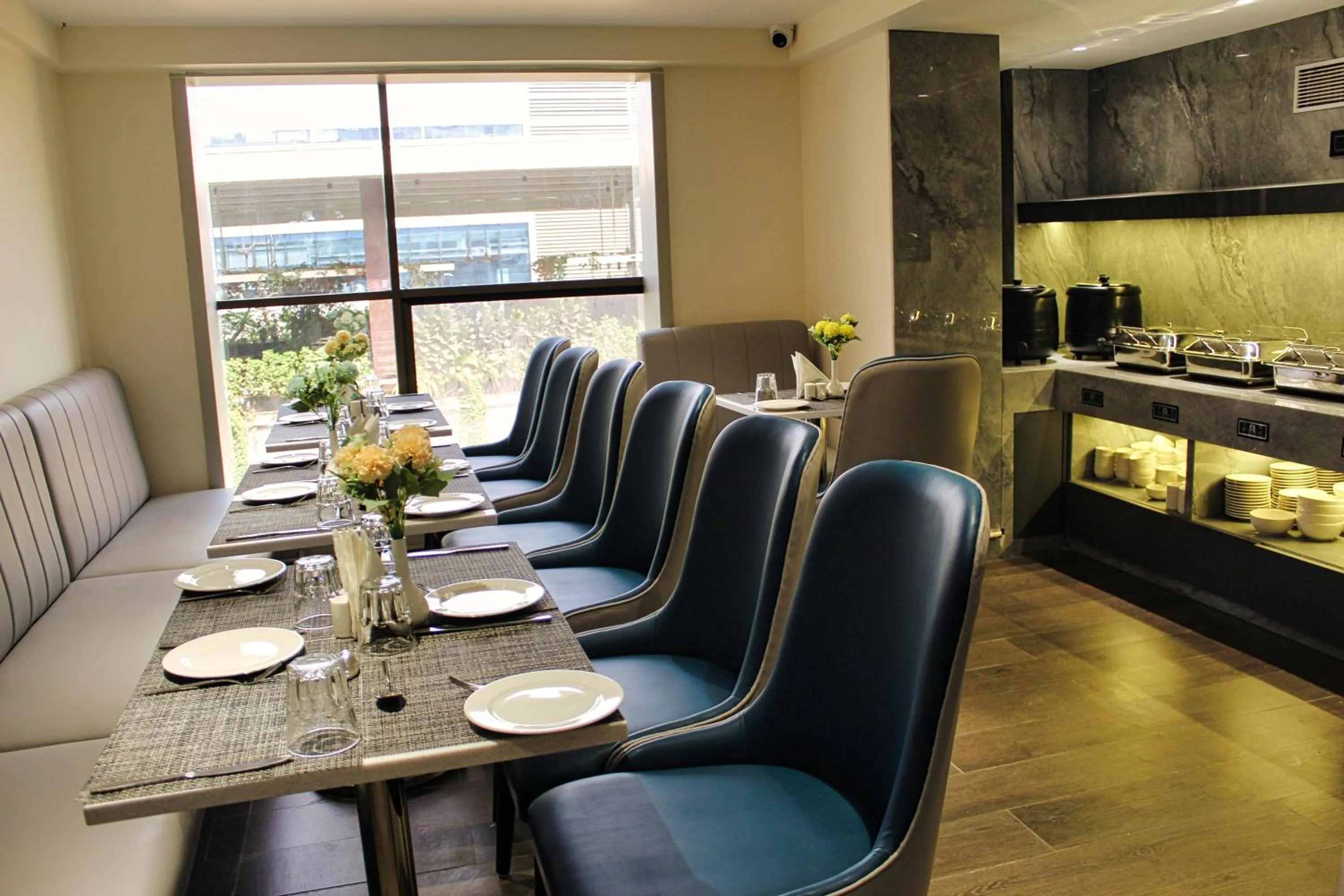 Restaurant/places to eat in Maxxvalue Hotel MIDC - Andheri