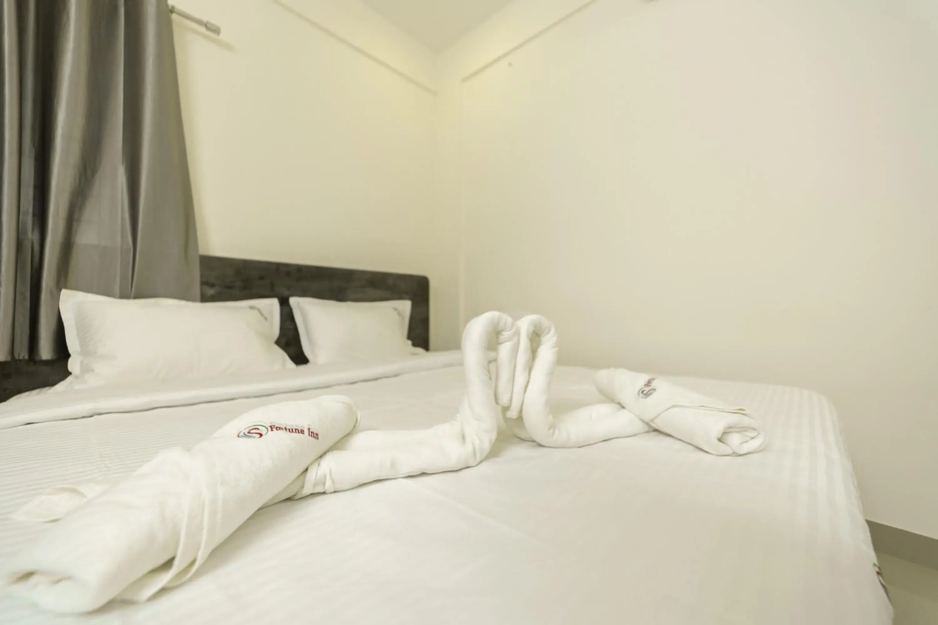 Photo of the whole room, Bed in Fortune Inn Photo of the whole room, Bed in Fortune Inn