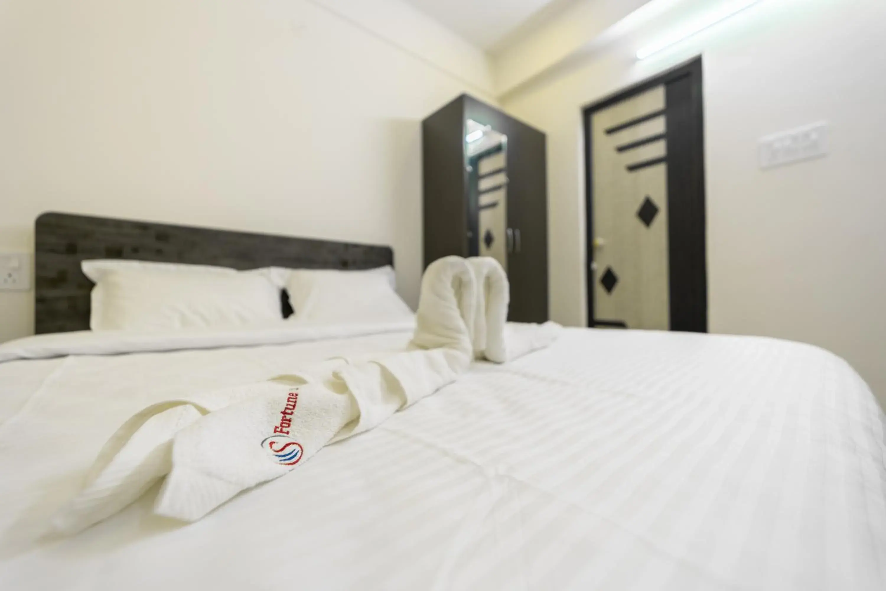 Photo of the whole room, Bed in Fortune Inn Photo of the whole room, Bed in Fortune Inn