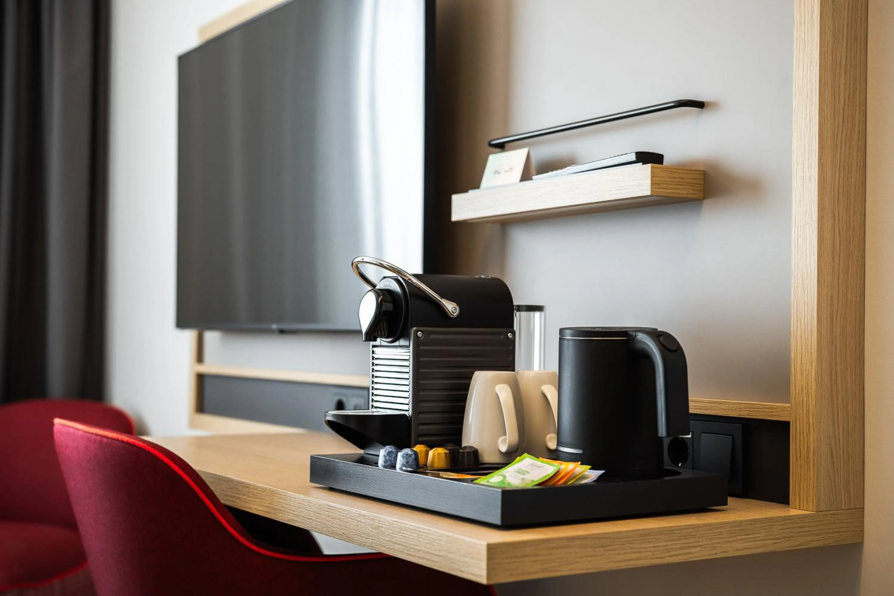 Coffee/tea facilities in IntercityHotel Breda