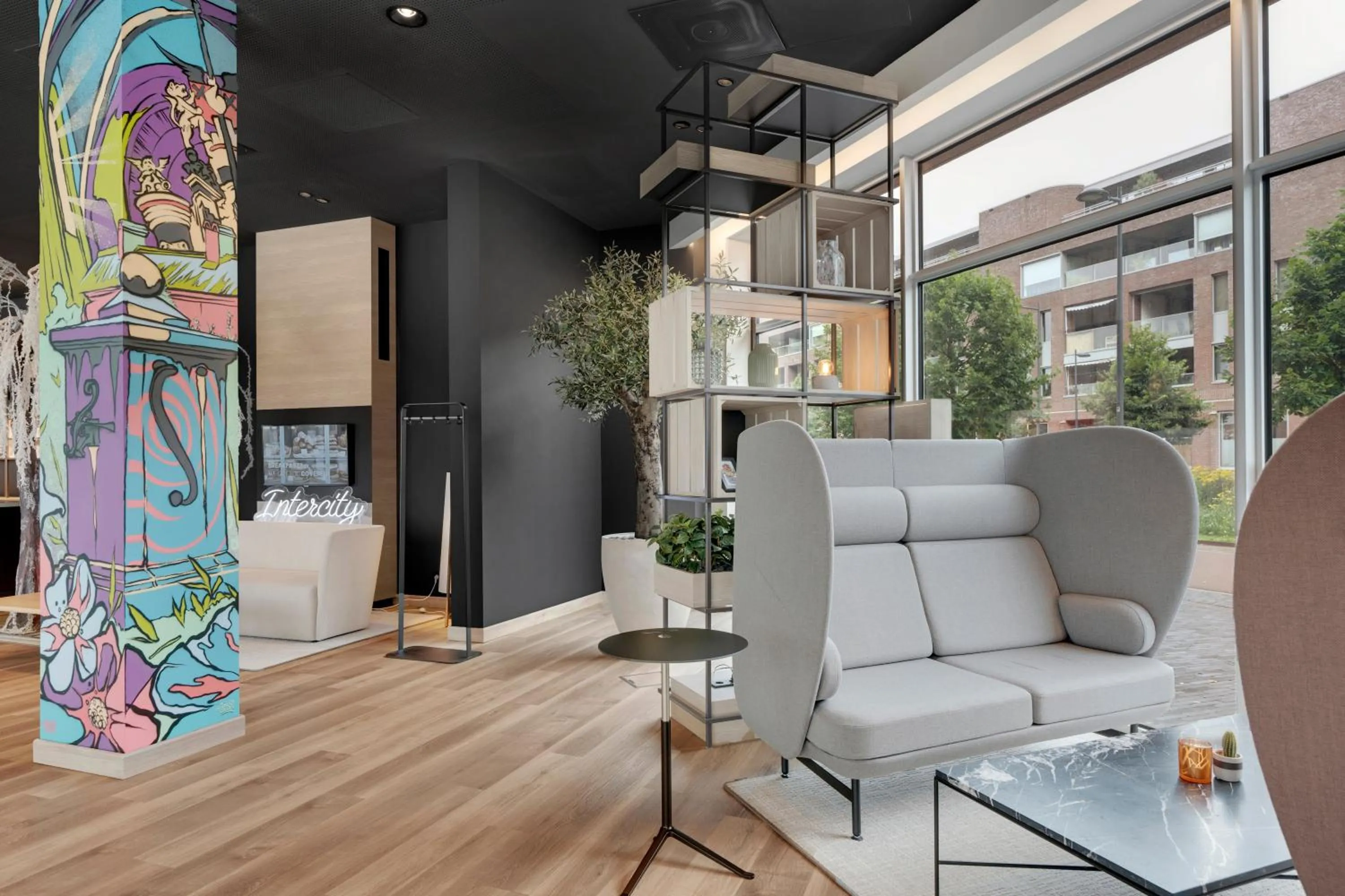 Seating area in IntercityHotel Breda