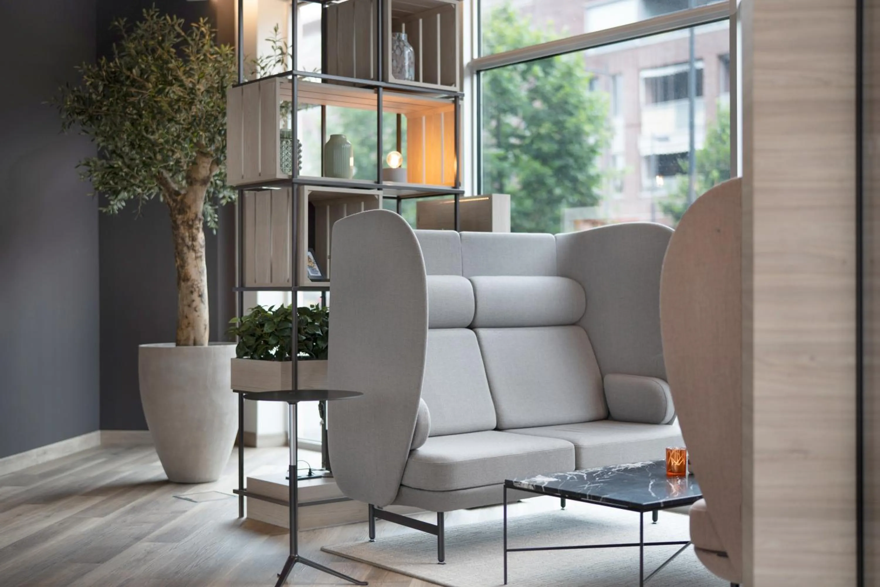 Seating area in IntercityHotel Breda