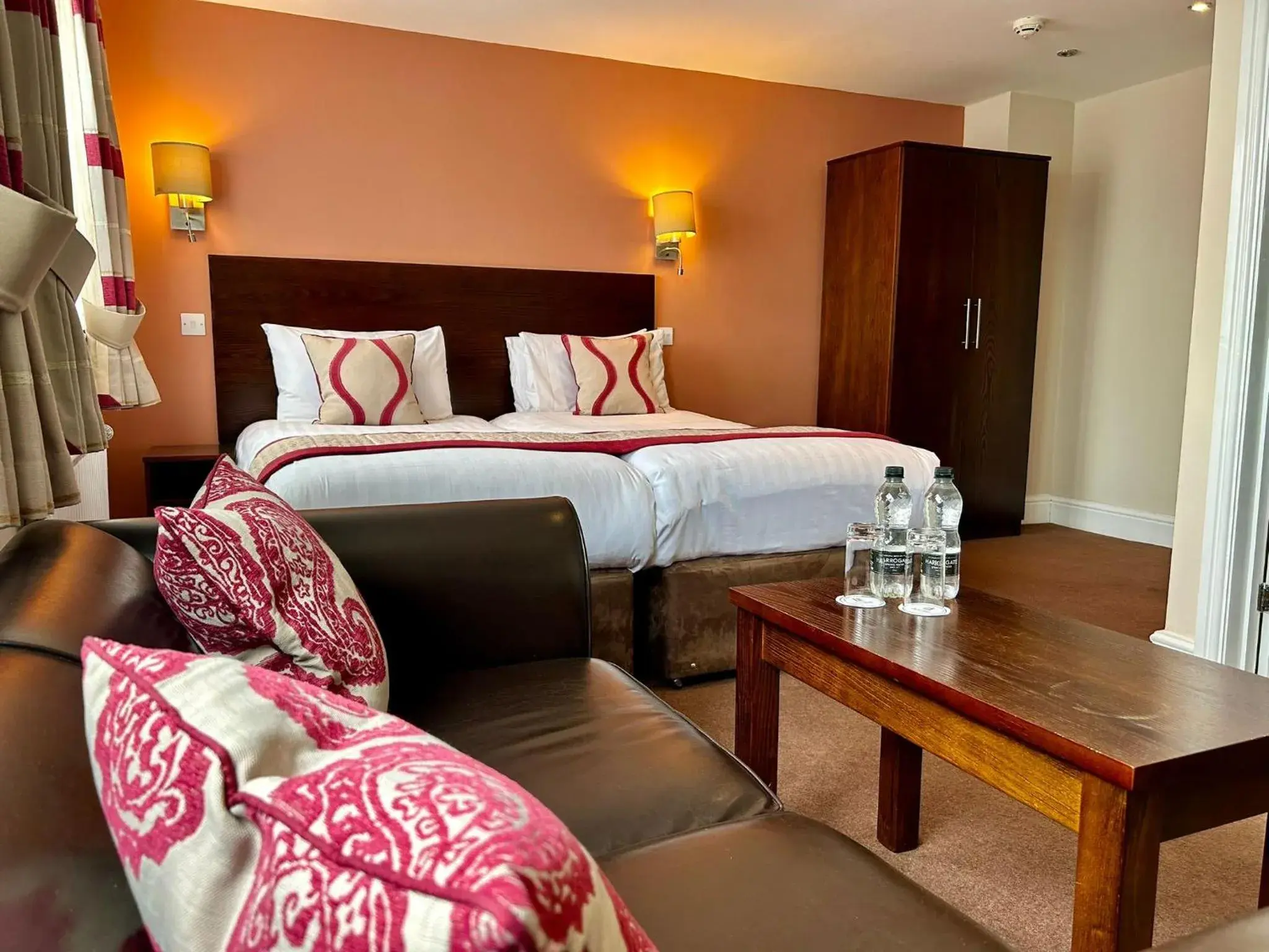 Bedroom, Bed in Birmingham Great Barr Hotel Bedroom, Bed in Birmingham Great Barr Hotel