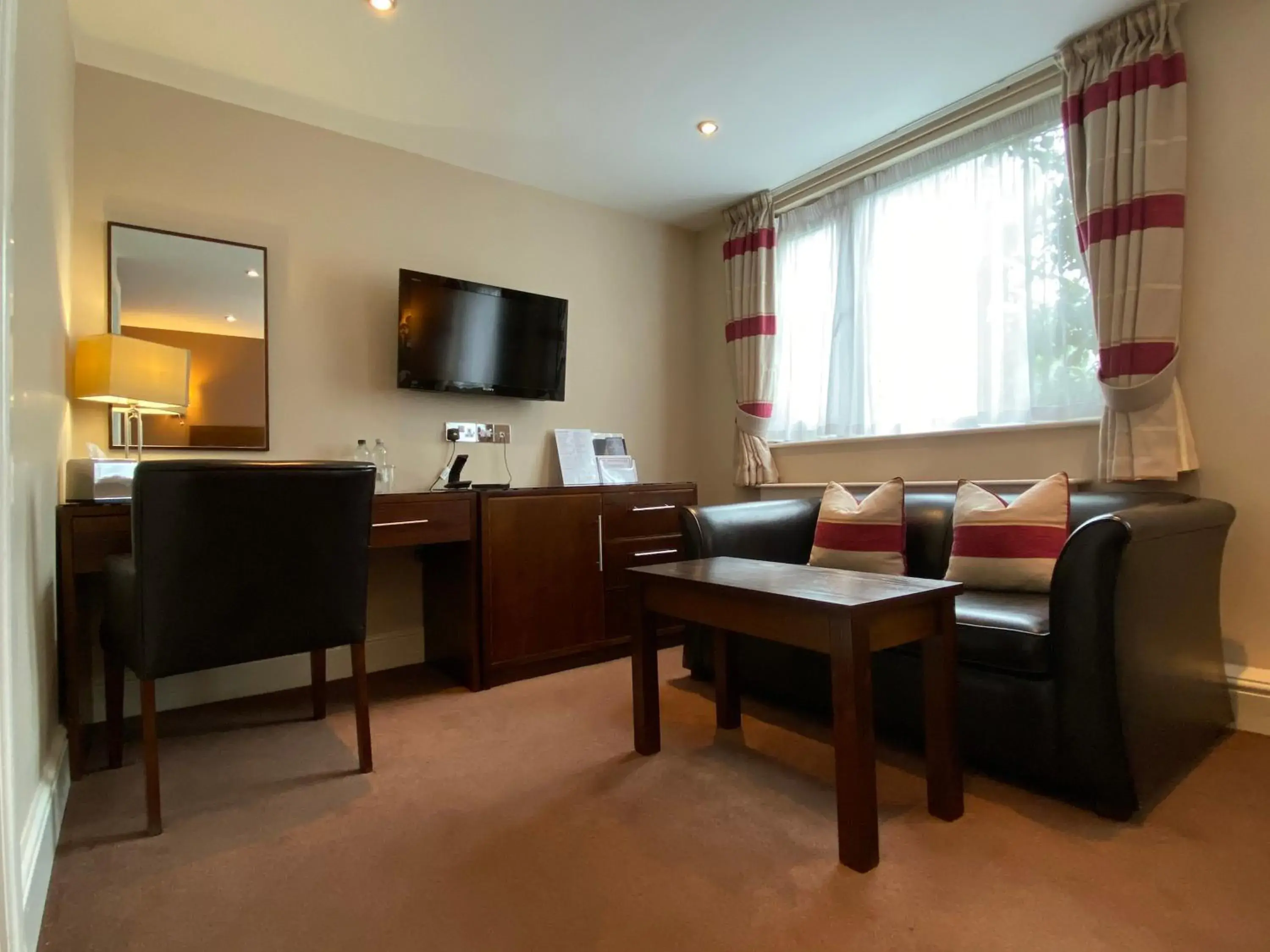 Deluxe Twin Room in Birmingham Great Barr Hotel Deluxe Twin Room in Birmingham Great Barr Hotel