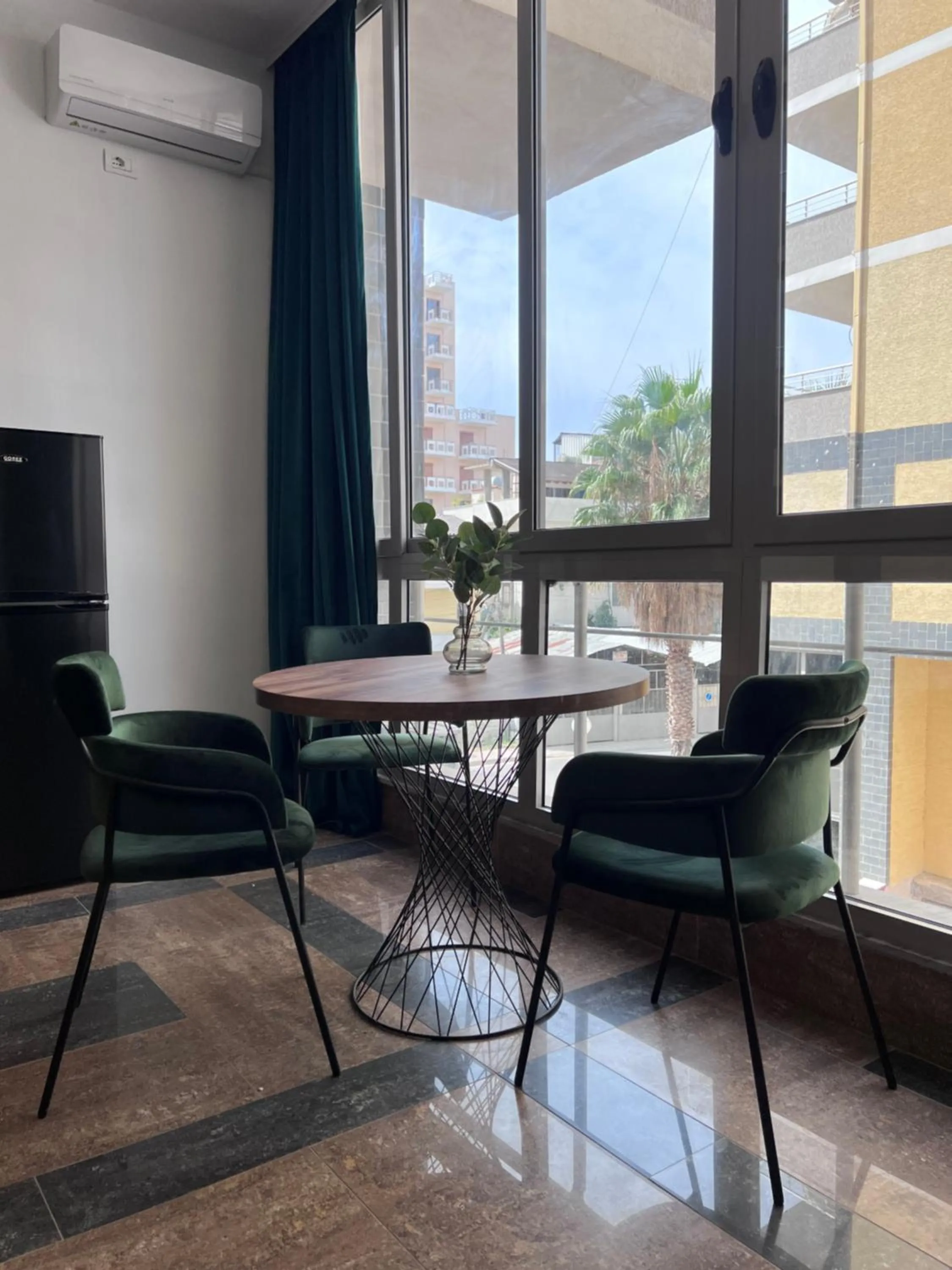 Dining area in Cactus Apartments