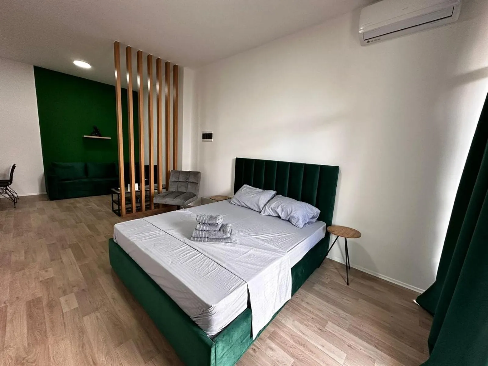 Bed in Cactus Apartments