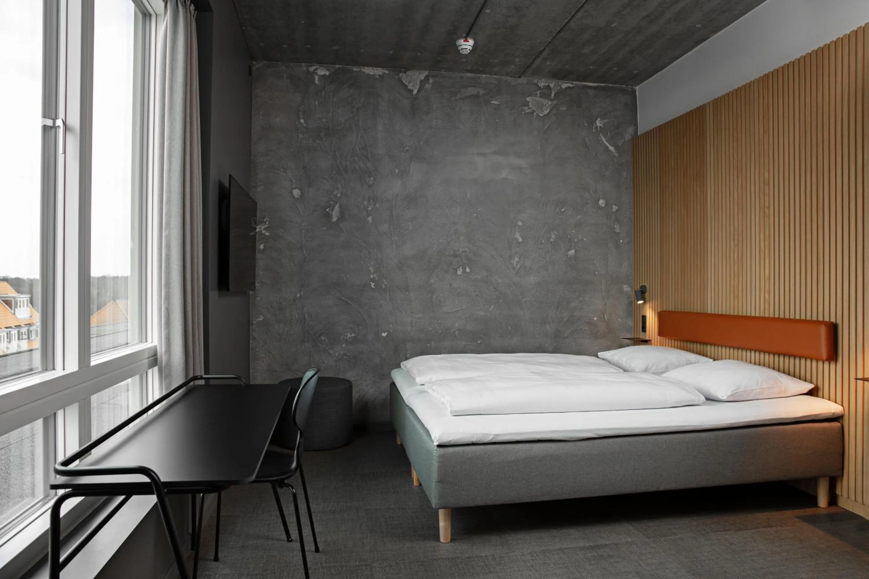 Photo of the whole room, Bed in Four Points Flex by Sheraton Hillerød