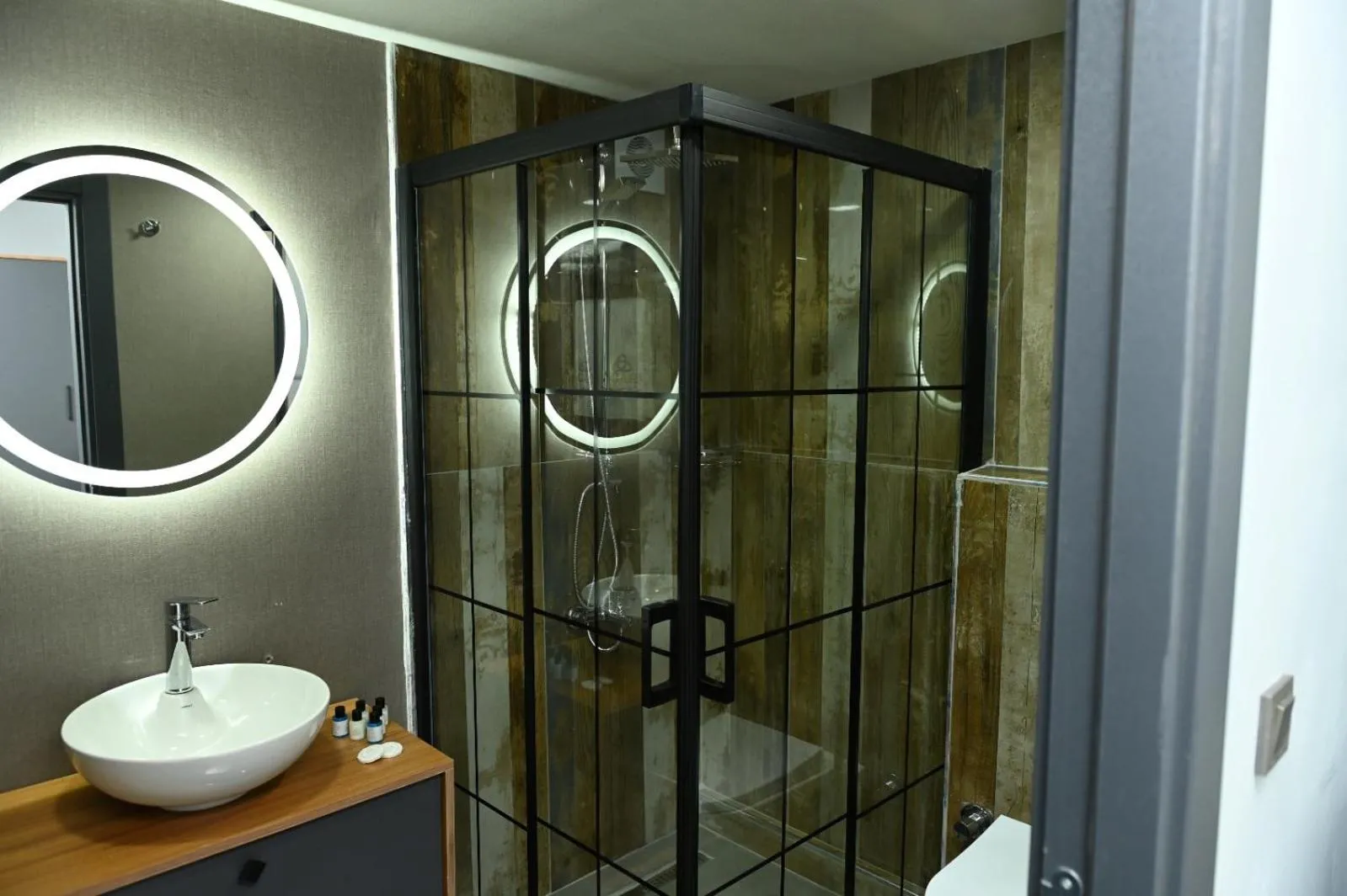 Bathroom in Asgard Hotel