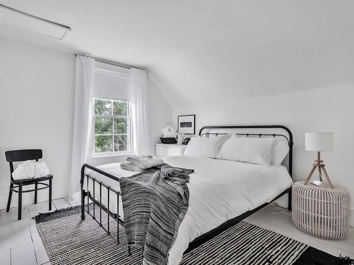 Bed in The Gem - Beautiful farmhouse with hot tub