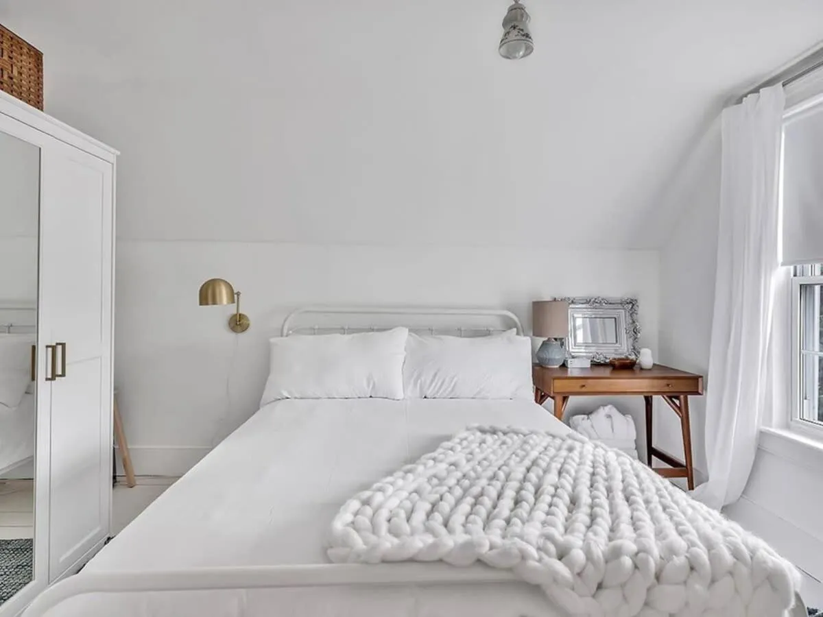 Bed in The Gem - Beautiful farmhouse with hot tub