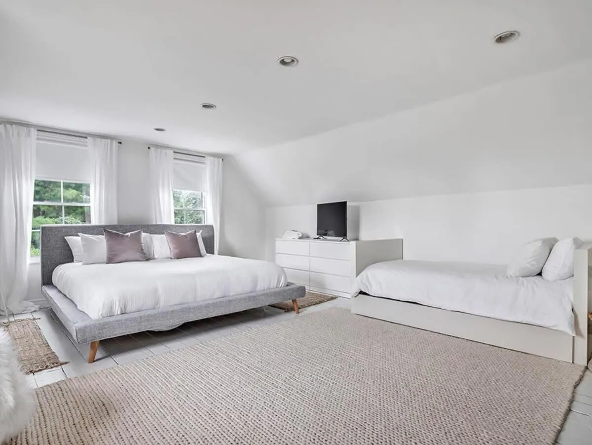 Bed in The Gem - Beautiful farmhouse with hot tub