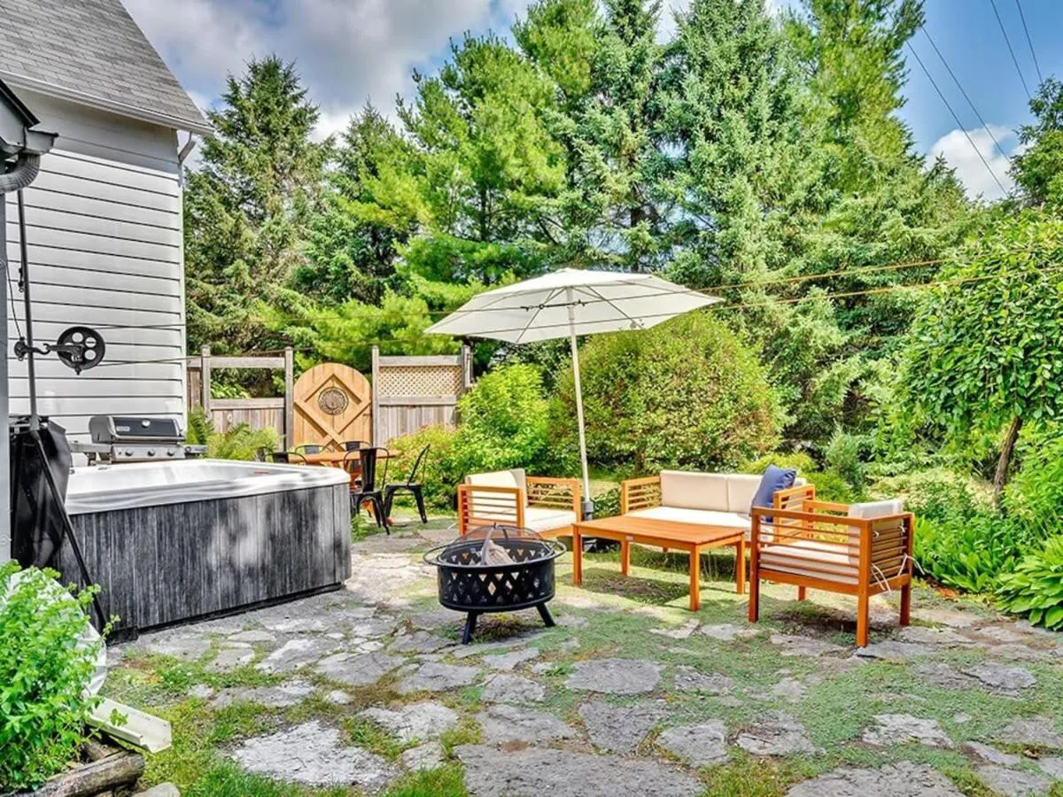 The Gem - Beautiful farmhouse with hot tub