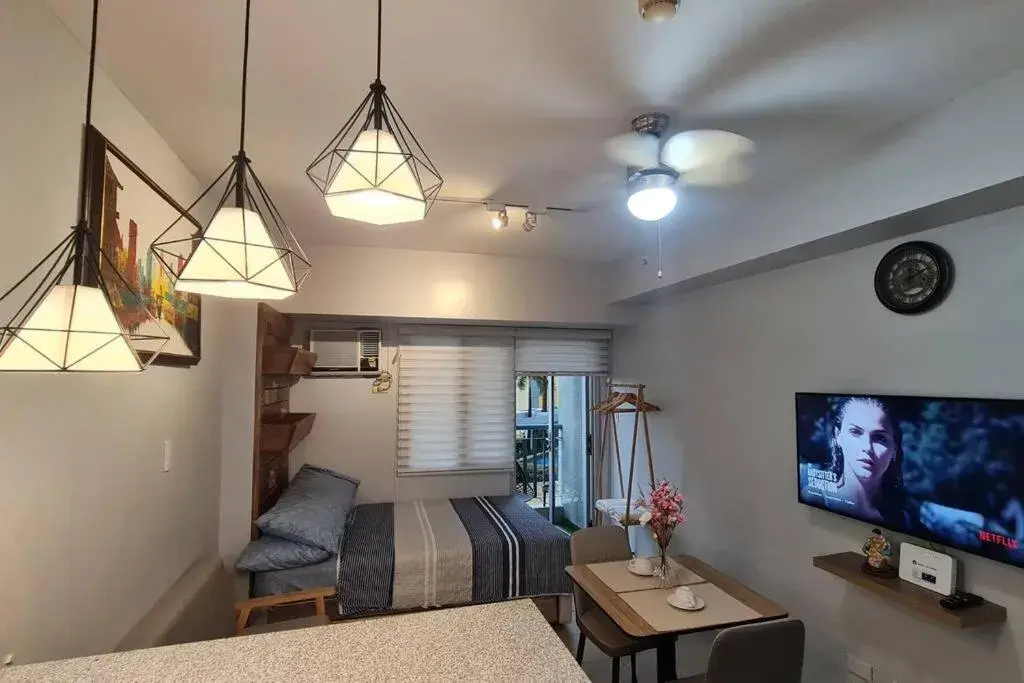 One-Bedroom Apartment in Affordable Condo in Makati w/ Wi-Fi, Netflix, Pool One-Bedroom Apartment in Affordable Condo in Makati w/ Wi-Fi, Netflix, Pool