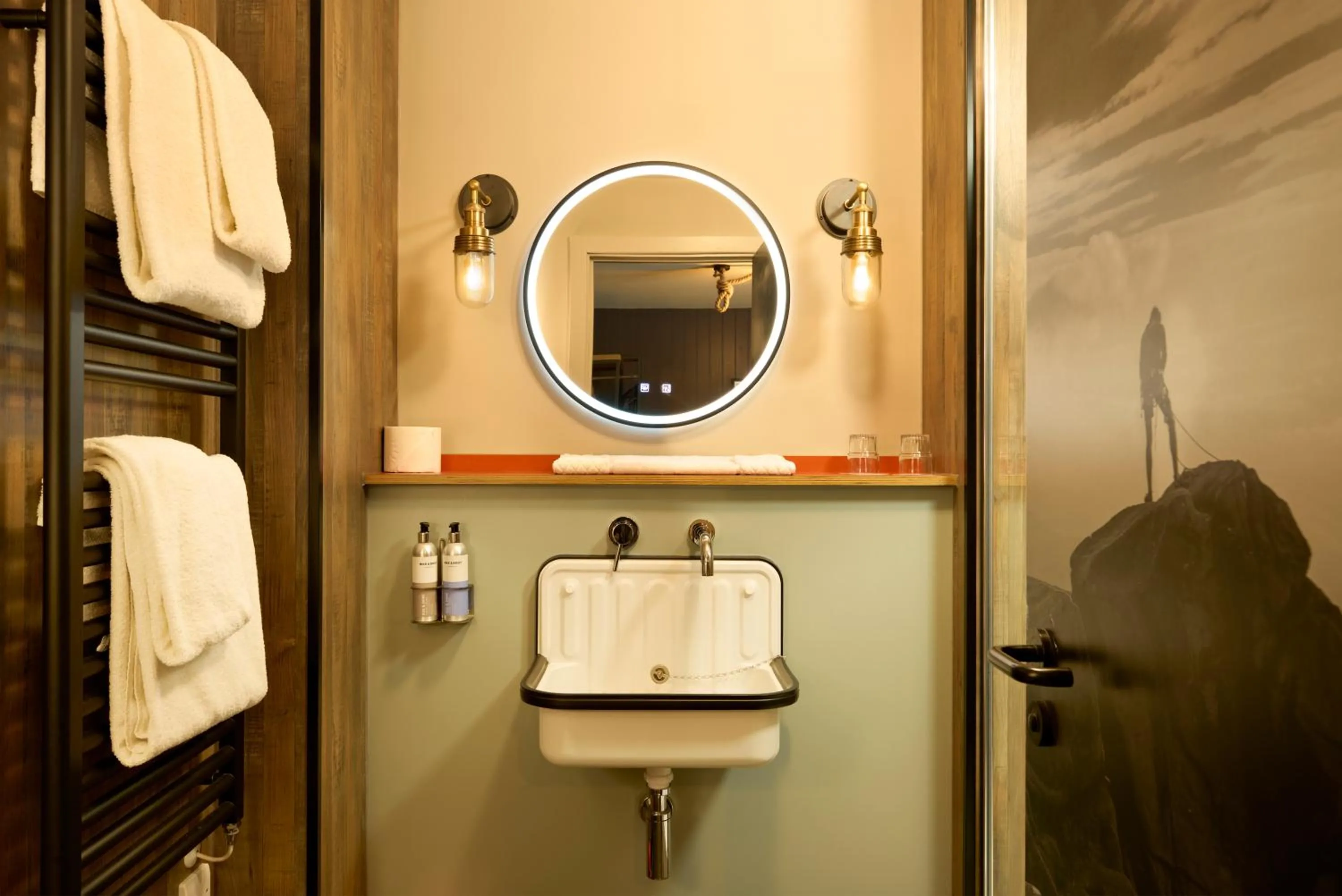 Shower in Bike & Boot Inns Peak District - Leisure Hotels for Now