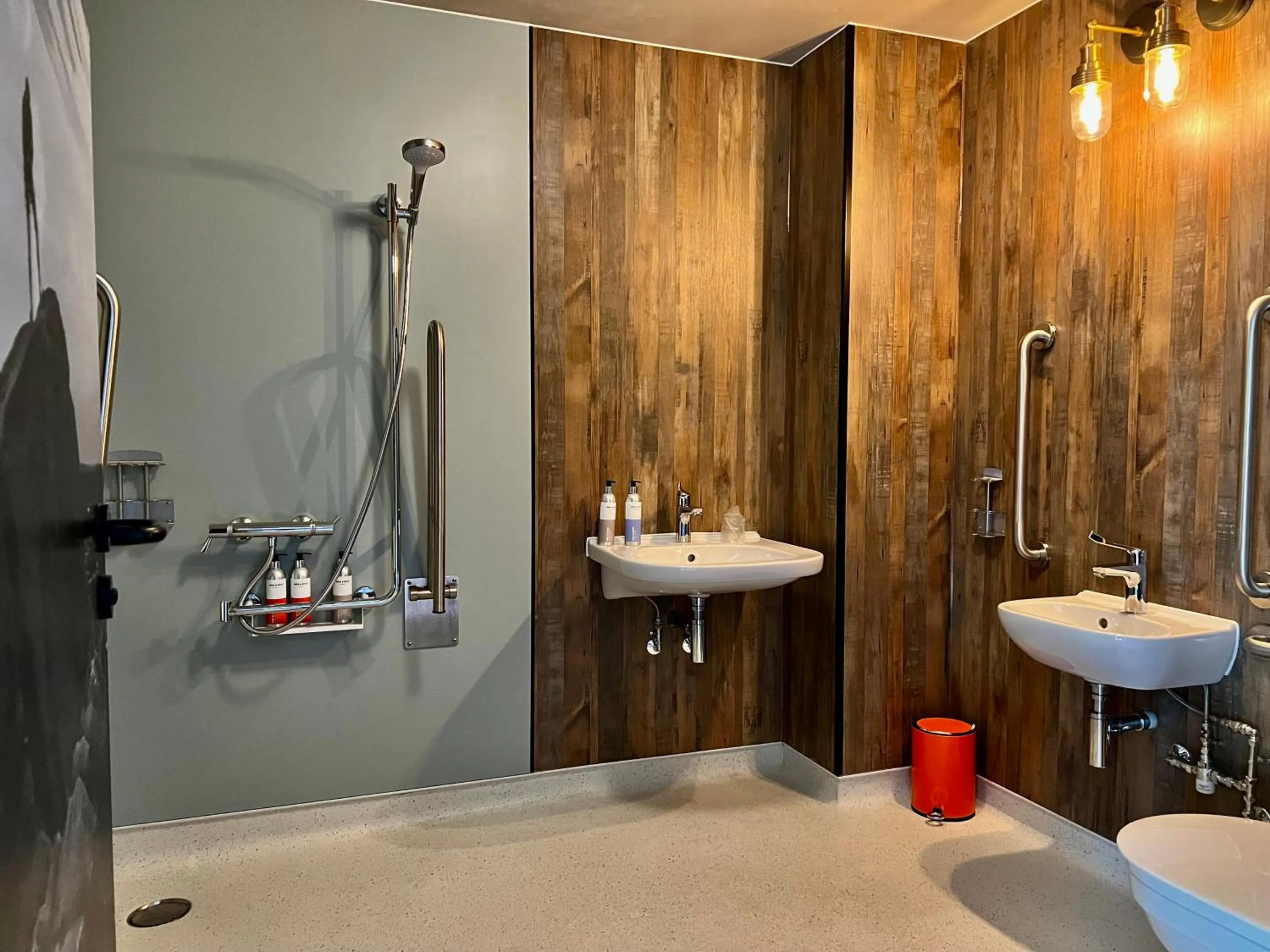 Shower in Bike & Boot Inns Peak District - Leisure Hotels for Now