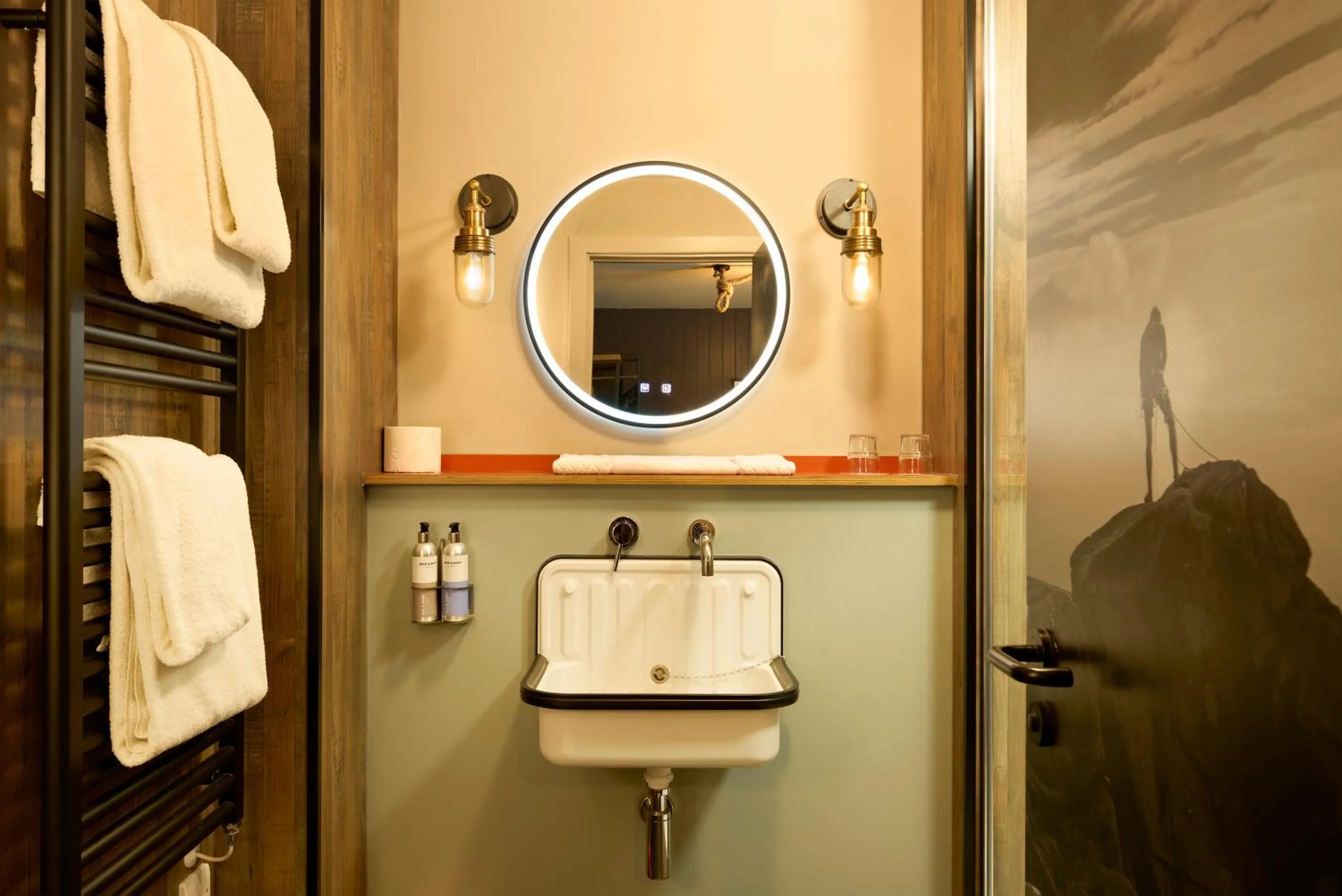Bathroom in Bike & Boot Inns Peak District - Leisure Hotels for Now