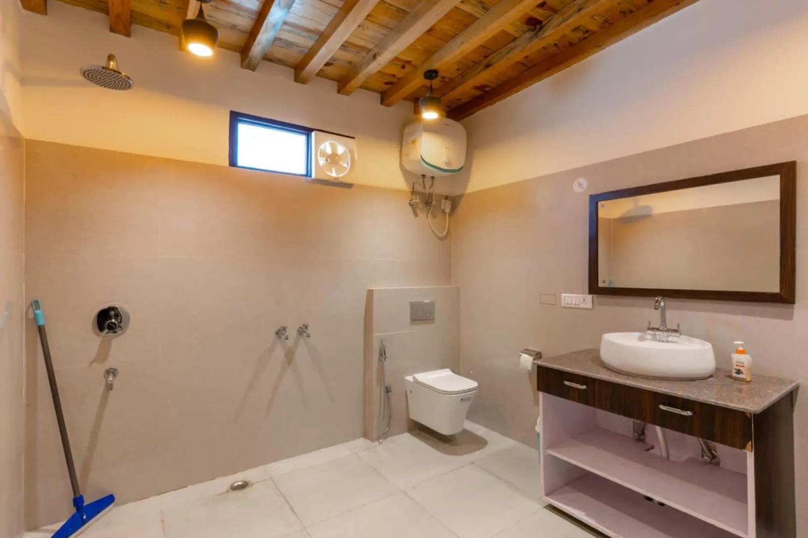 Bathroom in Shree Parijat Resort - Luxury Resort in Mukteshwar