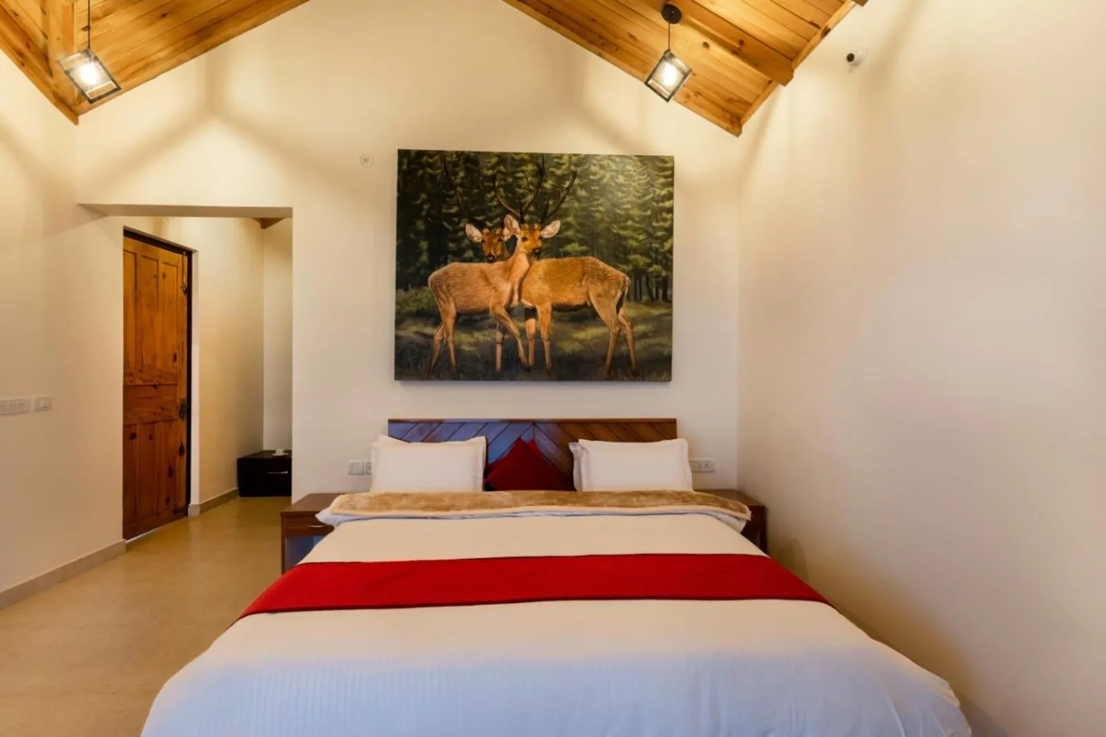 Bedroom, Bed in Shree Parijat Resort - Luxury Resort in Mukteshwar