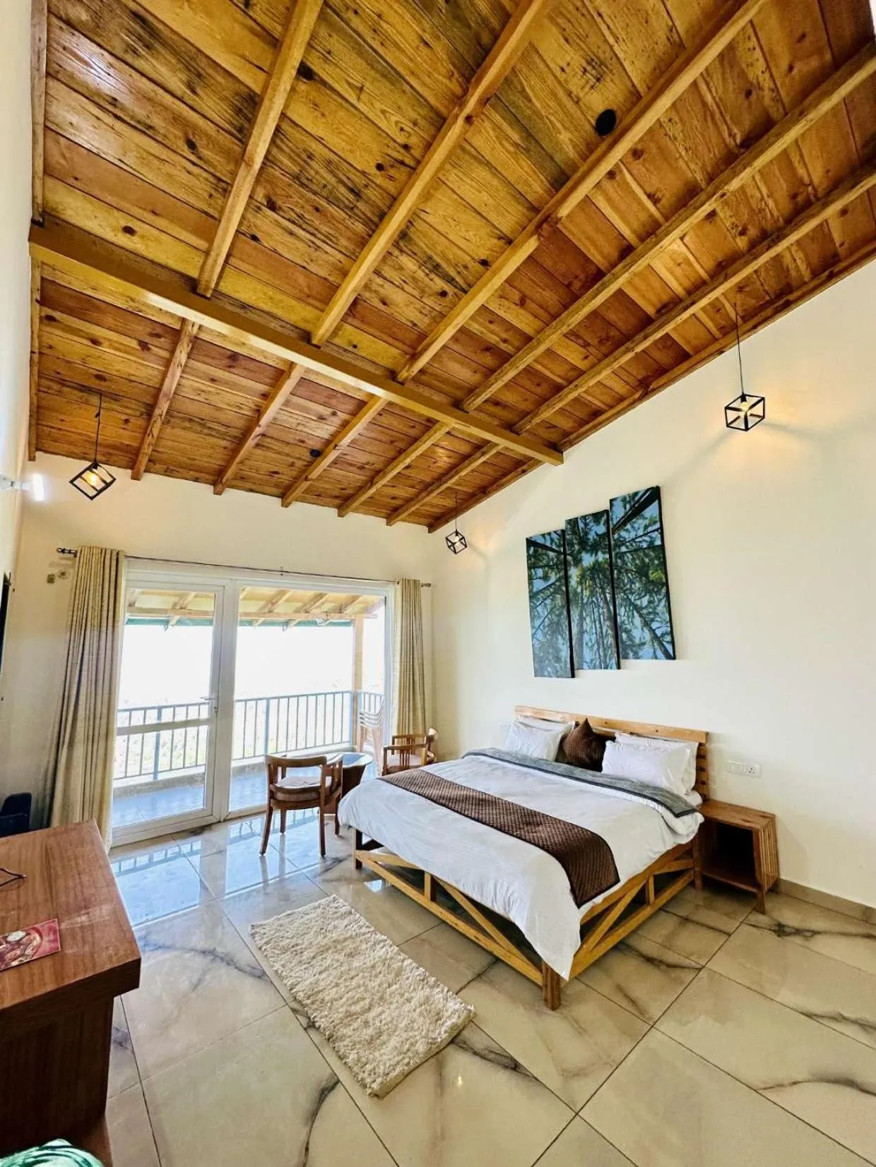 Bedroom, Bed in Shree Parijat Resort - Luxury Resort in Mukteshwar