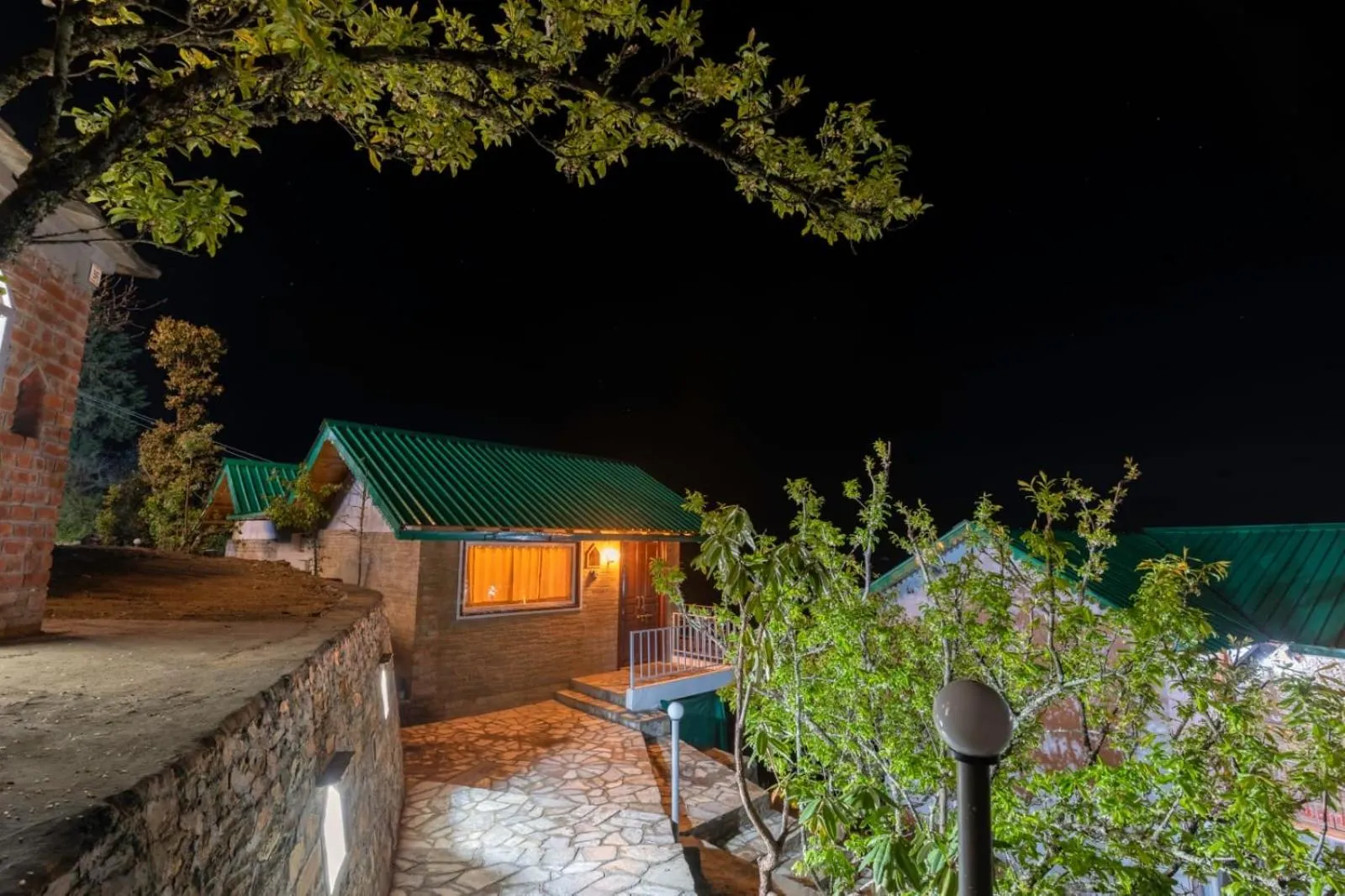 Property building in Shree Parijat Resort - Luxury Resort in Mukteshwar