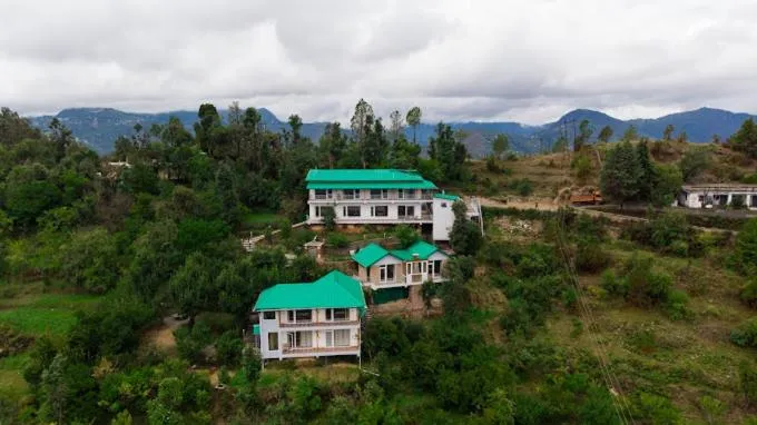 Property building in Shree Parijat Resort - Luxury Resort in Mukteshwar