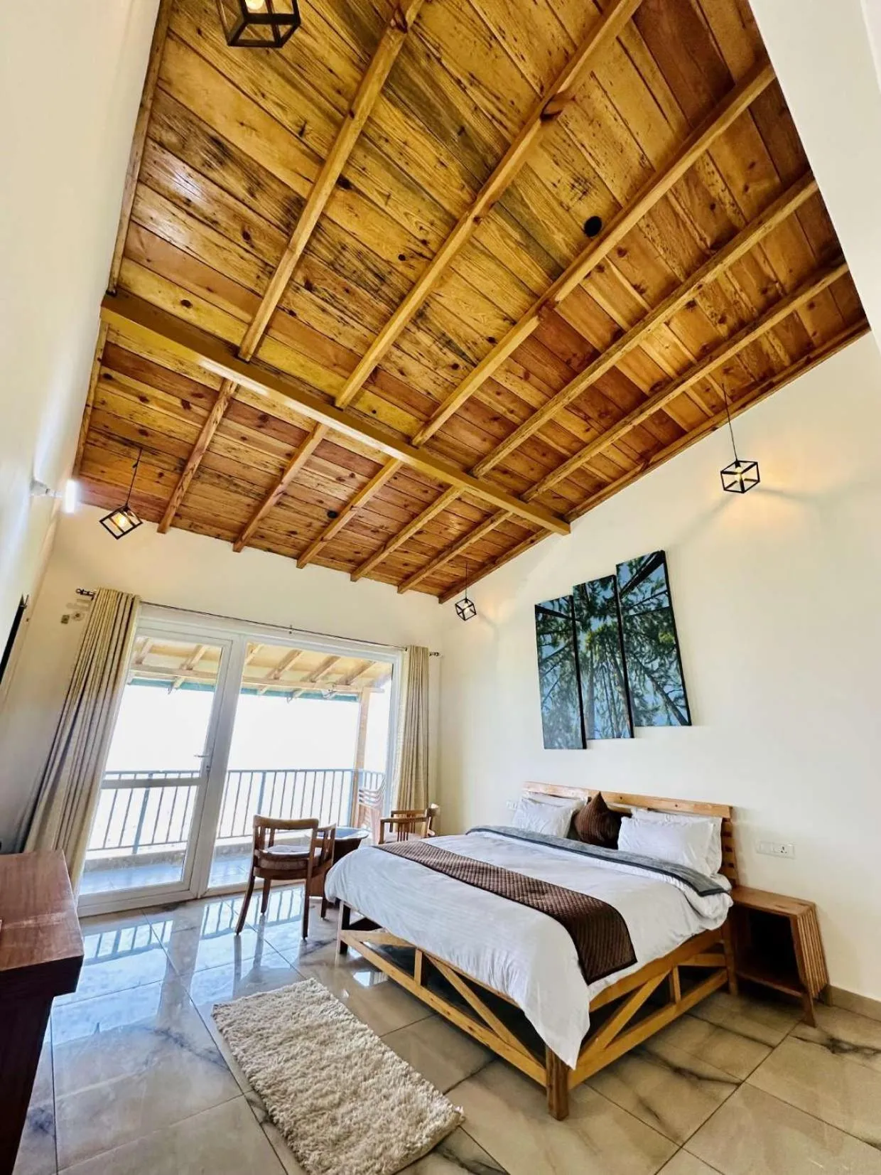 Bedroom, Bed in Shree Parijat Resort - Luxury Resort in Mukteshwar